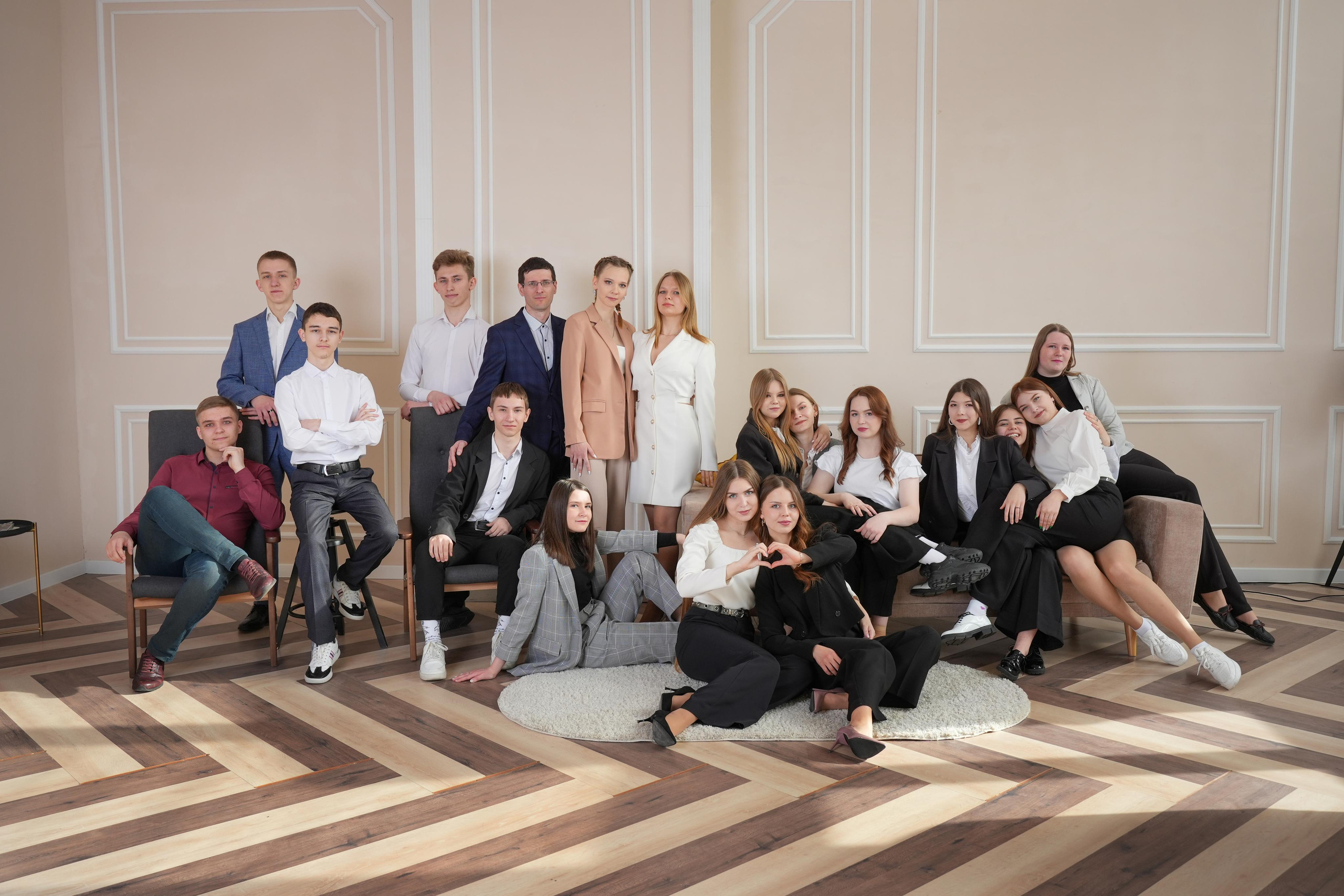 Анонс фотосессии 9 «а» класса Введенской школы. Выпускные альбомы в Кургане, Твой альбом, Книга