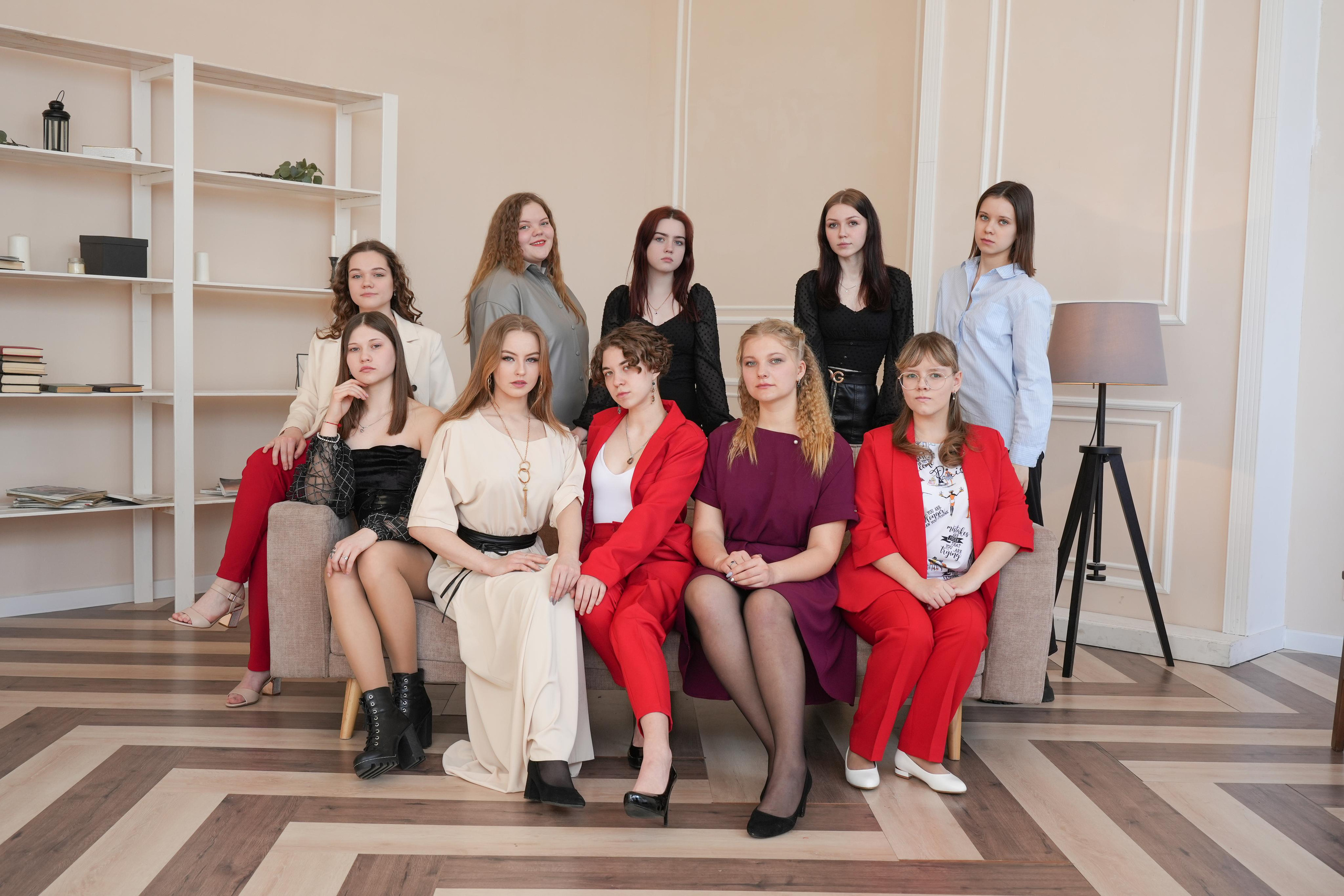 Анонс фотосессии 9 «а» класса Введенской школы. Выпускные альбомы в Кургане, Твой альбом, Книга