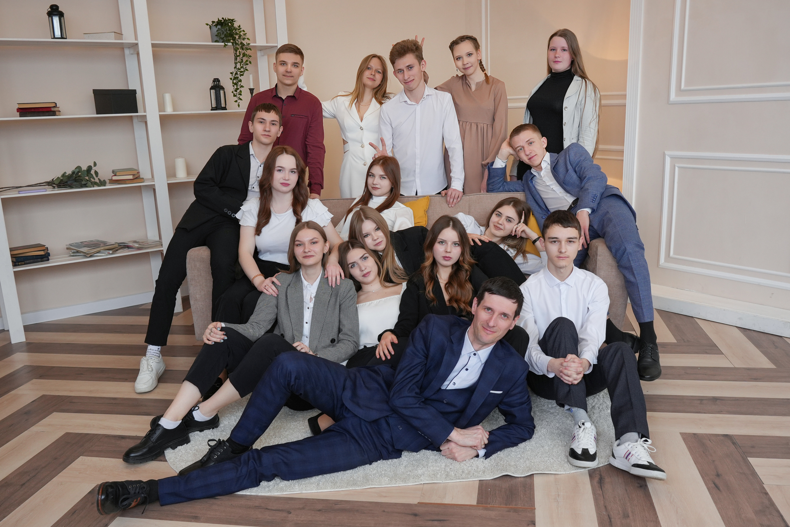 Анонс фотосессии 9 «а» класса Введенской школы. Выпускные альбомы в Кургане, Твой альбом, Книга