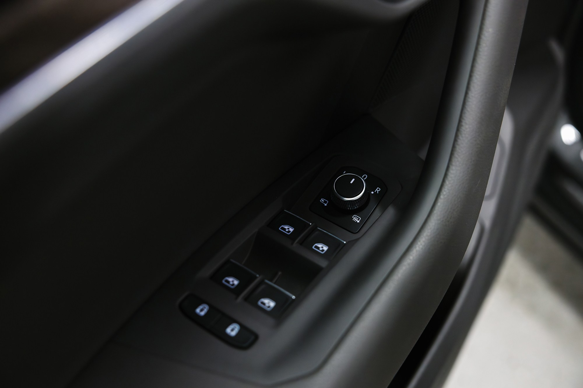 Volkswagen Touareg R-Line 2.0 TSI AT (265 л. с.). Автосалон «Х-Авто»