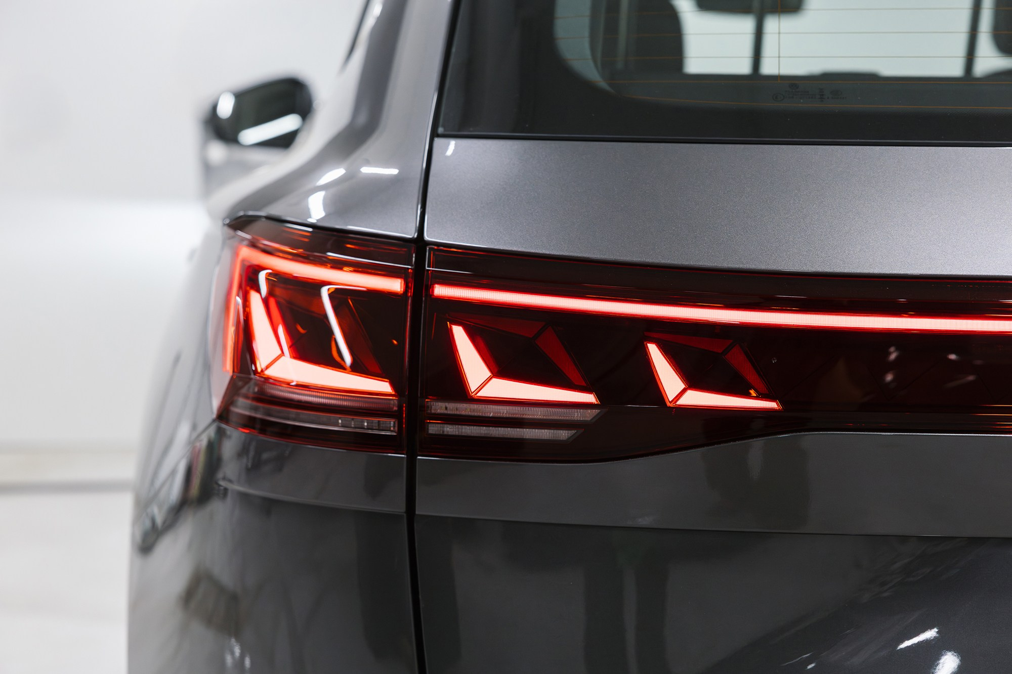 Volkswagen Touareg R-Line 2.0 TSI AT (265 л. с.). Автосалон «Х-Авто»