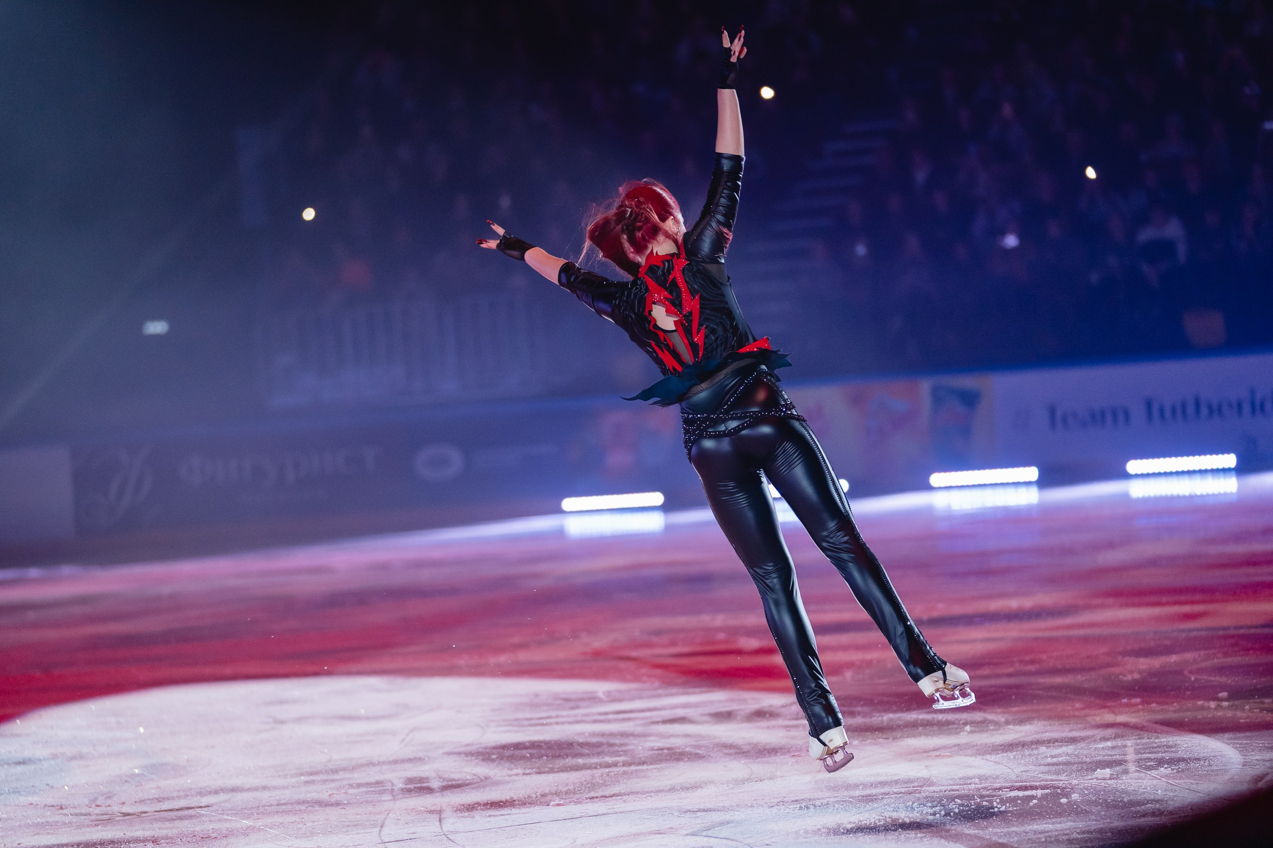 Шоу «Чемпионы на льду» в Новосибирске. Воробьева Ксения — Спортивный и танцевальный фотограф Новосибирск