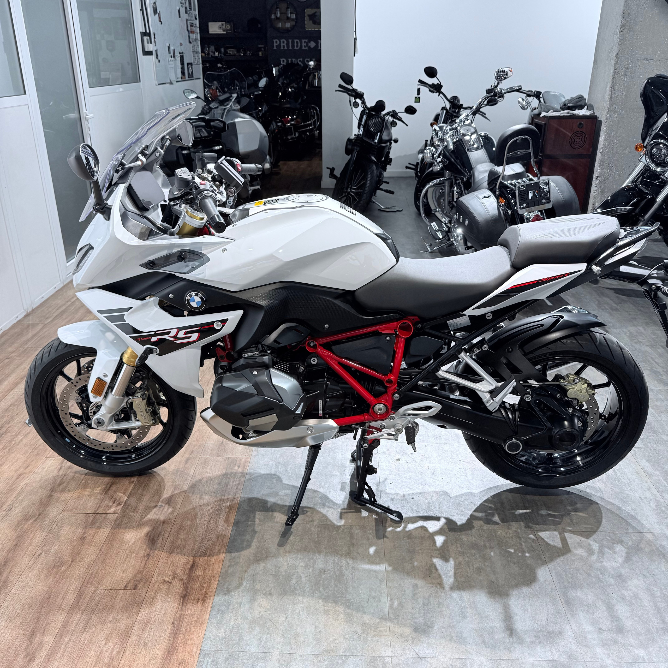 2022 ВМW R1250RS Sрort ABS Light White Red Frаmе. Hello Davidson, Москва. Только хорошие мотоциклы…