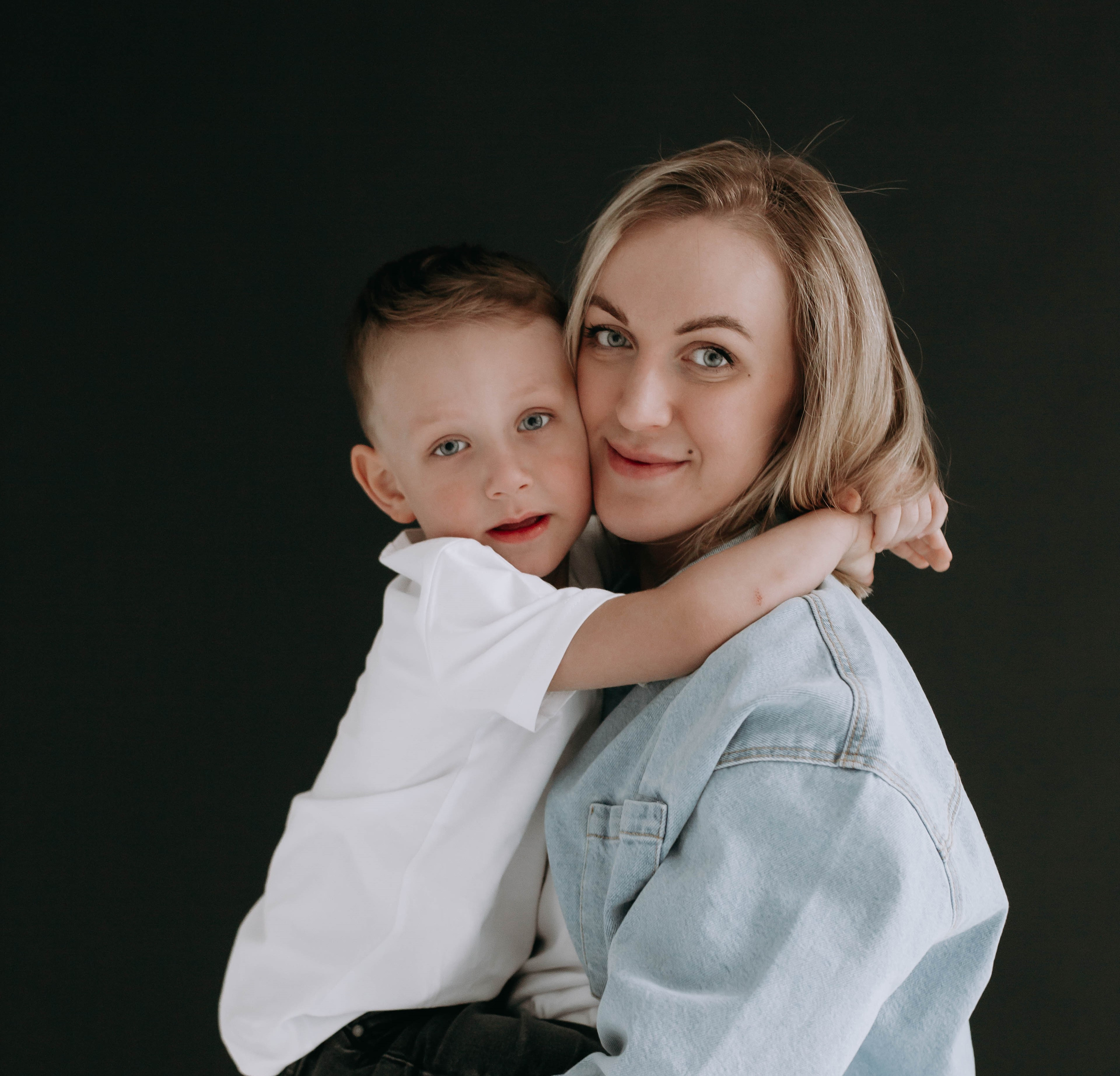 Family, Maternity & Newborn Photographer in Dubai