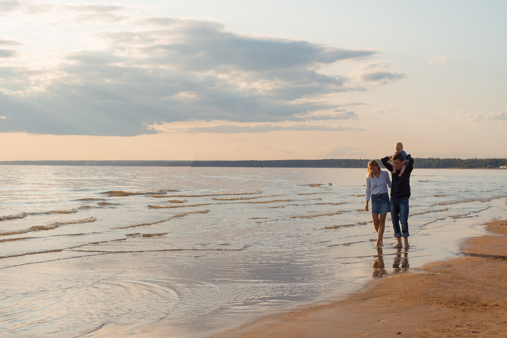Семейная съемка на пляже. Семейный и свадебный фотограф в Санкт-Петербурге Серафима Смирнова