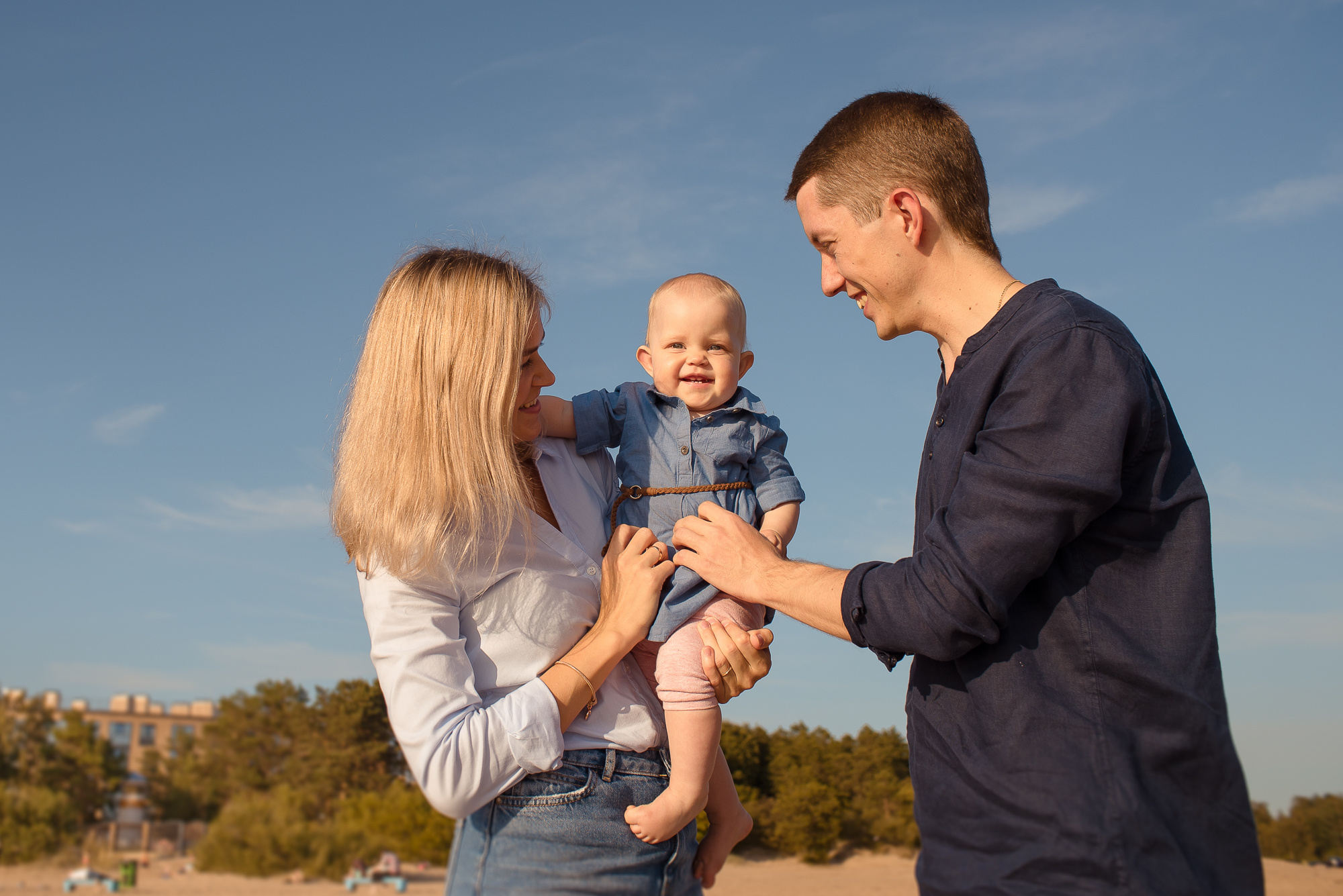 Семейная съемка на пляже. Семейный и свадебный фотограф в Санкт-Петербурге Серафима Смирнова