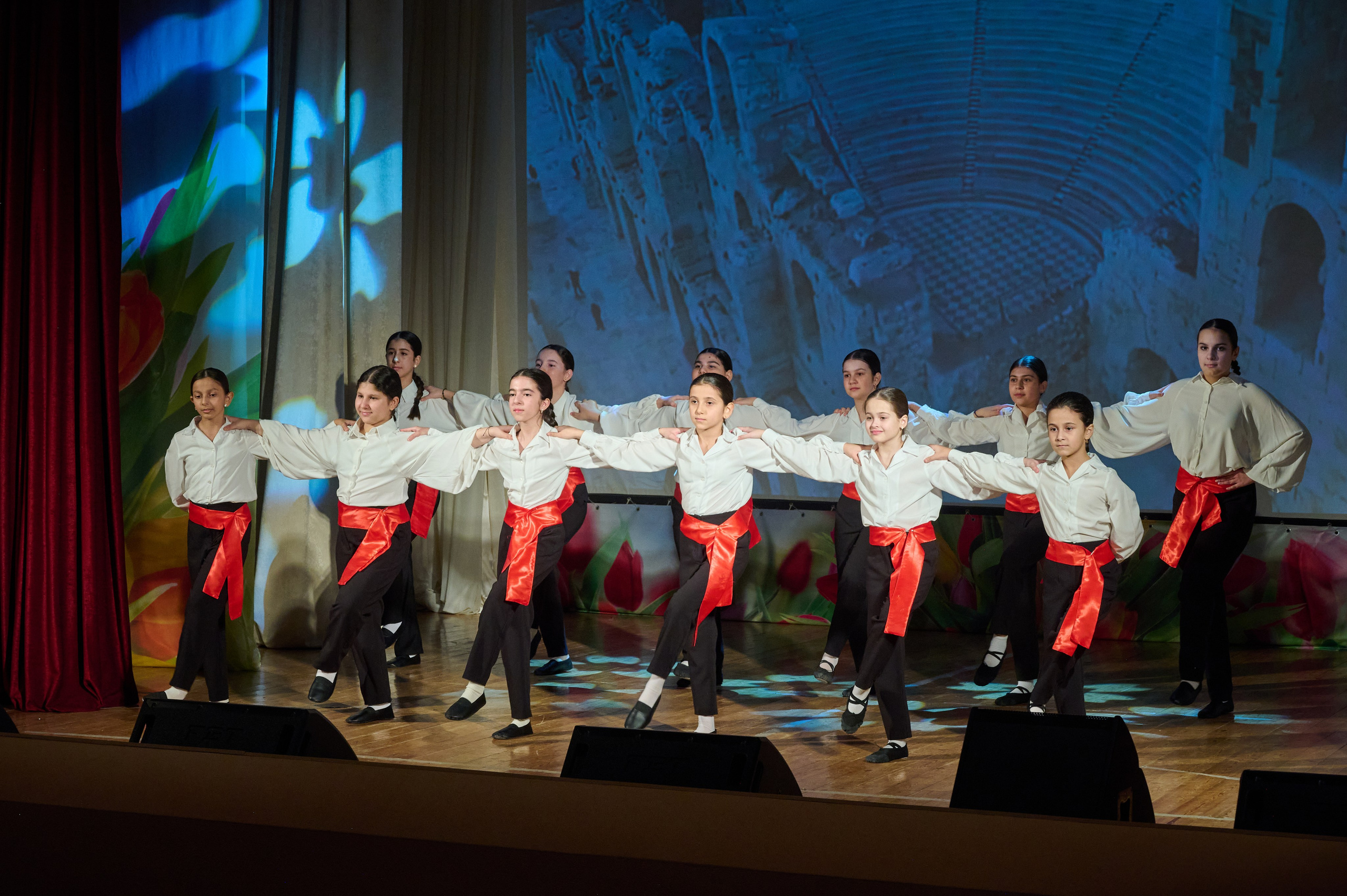 8 марта ДК Кабардинка. Жизнь курорта Кабардинка в фотографиях