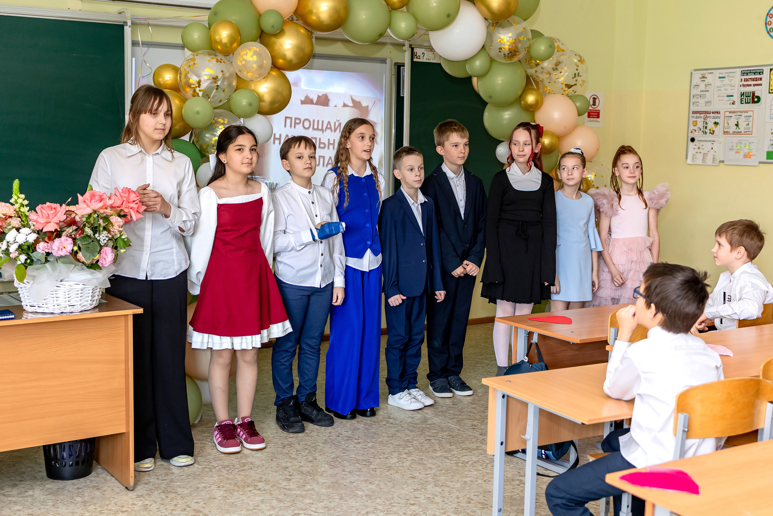 Выпускной в начальной школе в классе. Фотограф и видеограф Москва. Свадебный фотограф, видеограф. Выпускные альбомы. Оживающие альбомы