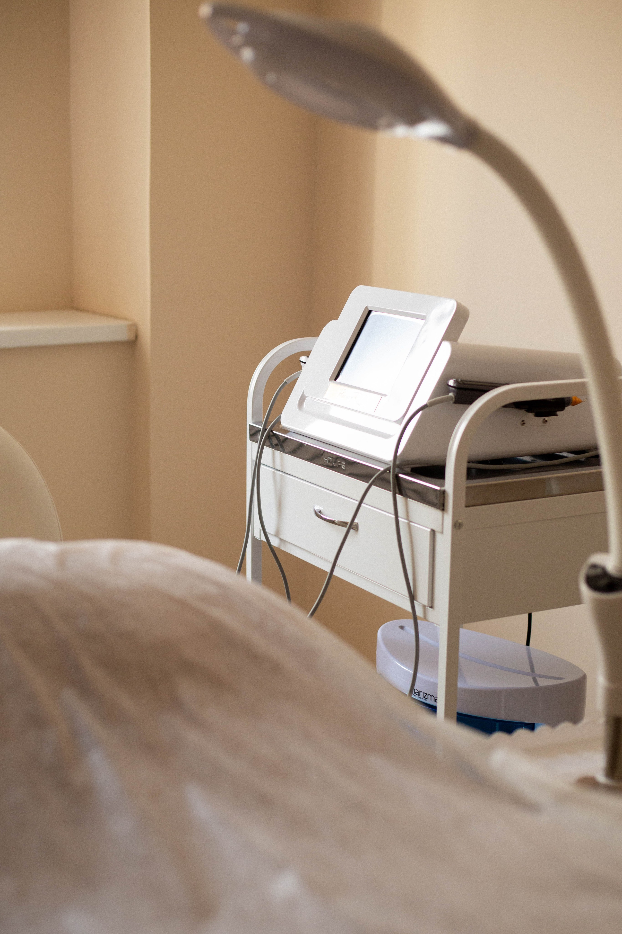 Мастер по холодной плазме. Фотограф Мария Волкова