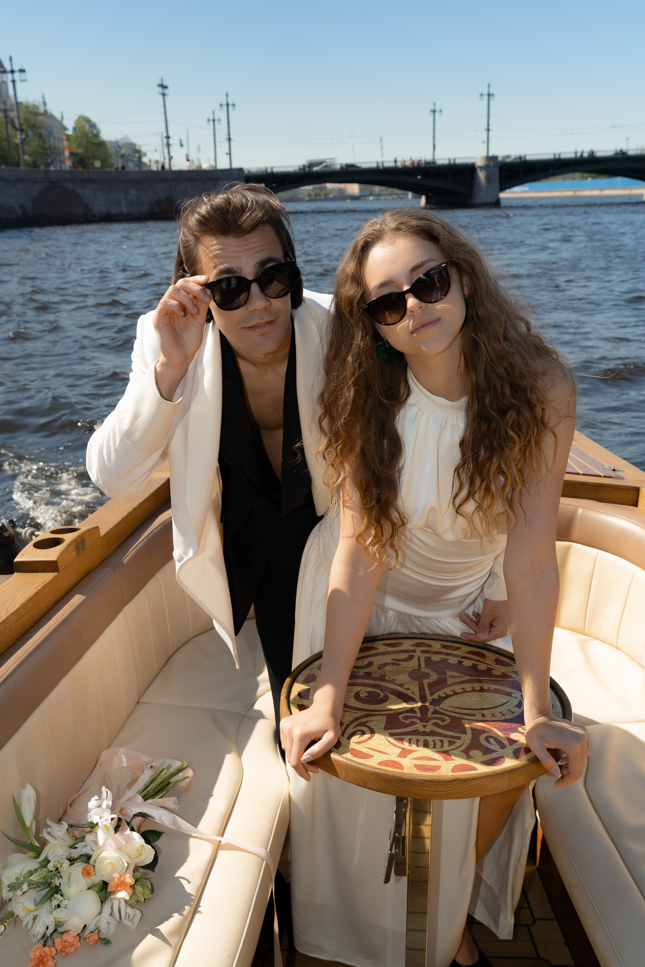 Свадебная прогулка на катере