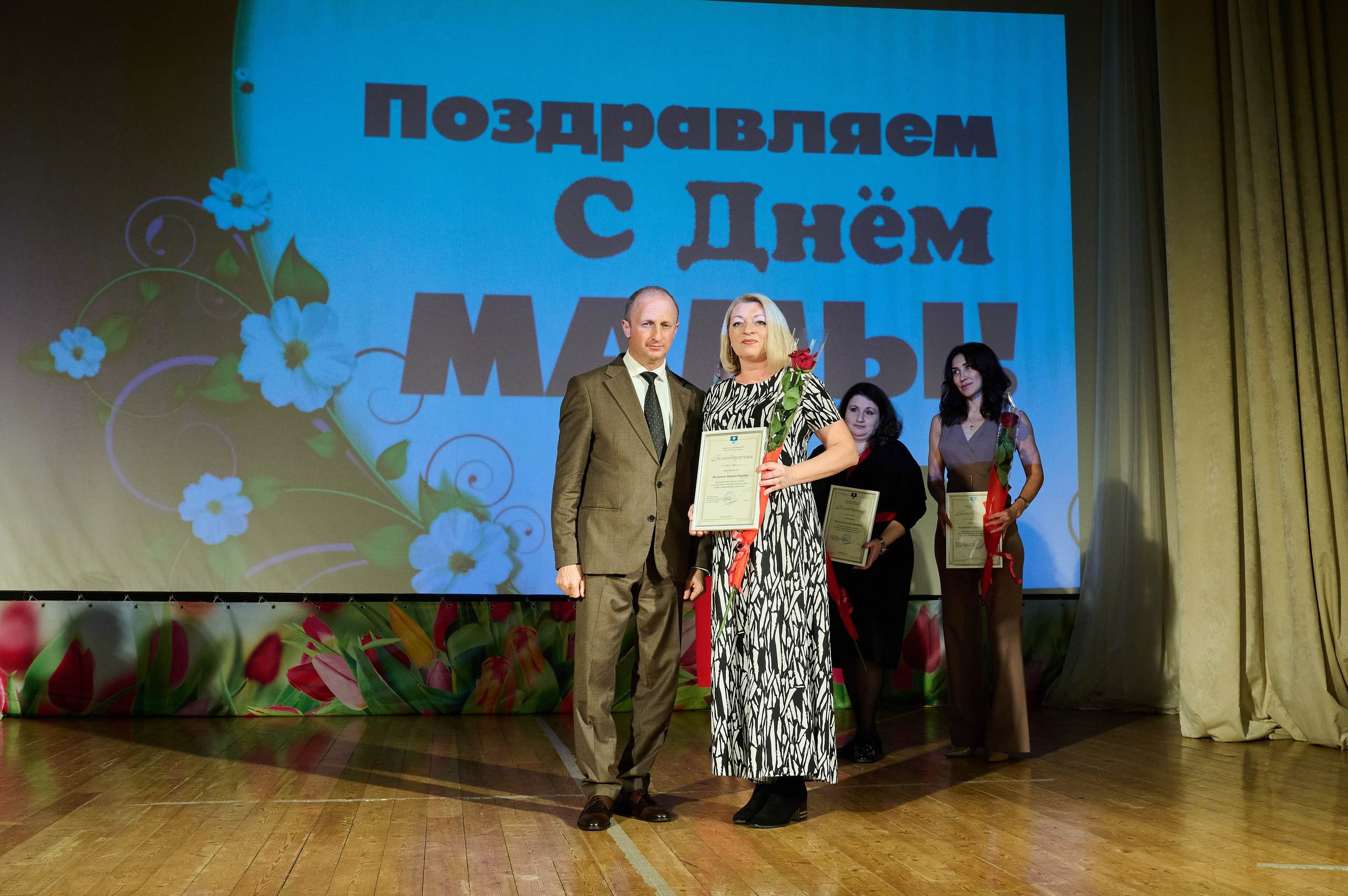 День матери Кабардинка. Жизнь курорта Кабардинка в фотографиях