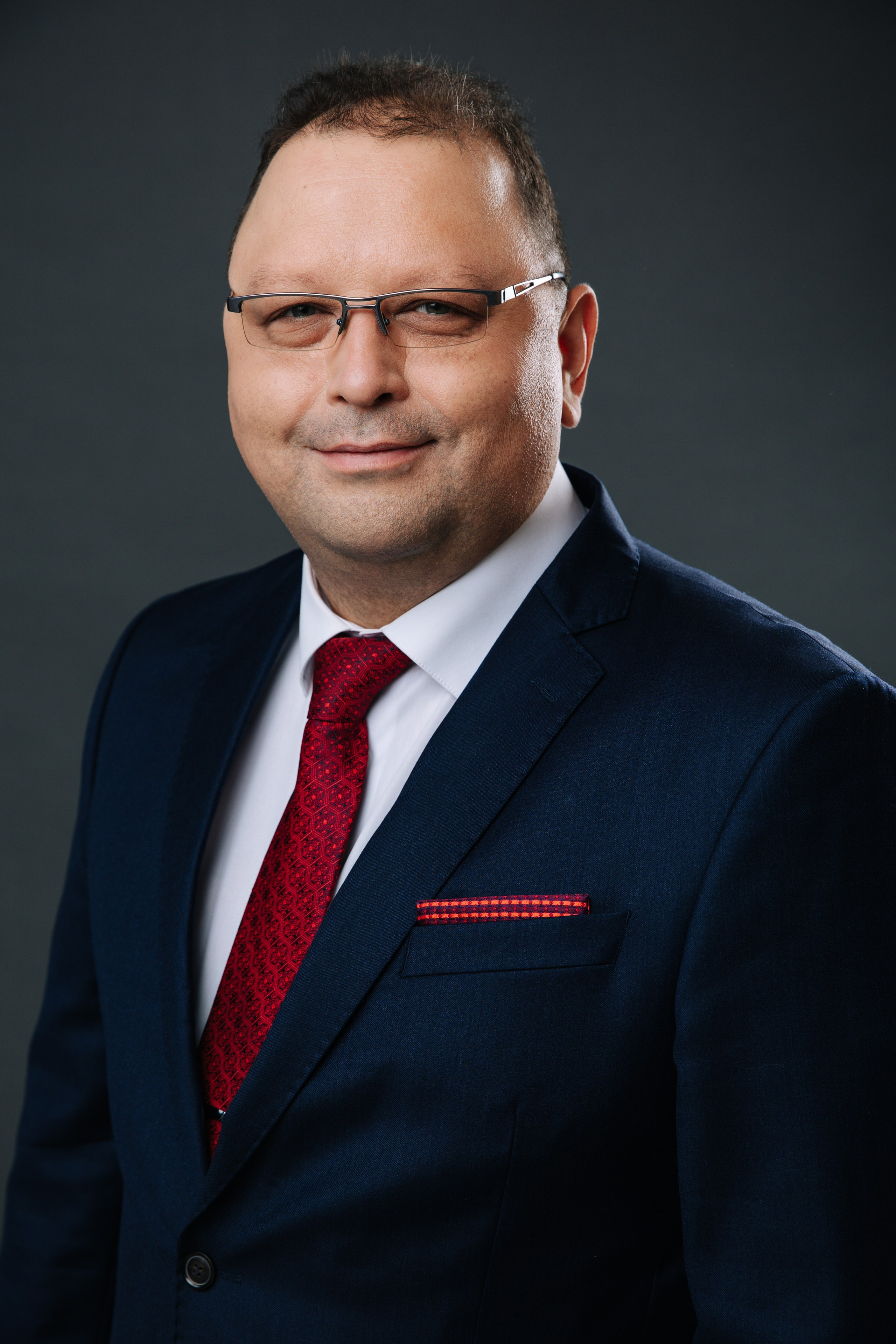 корпоративная съемка сотрудников на темном фоне. москва