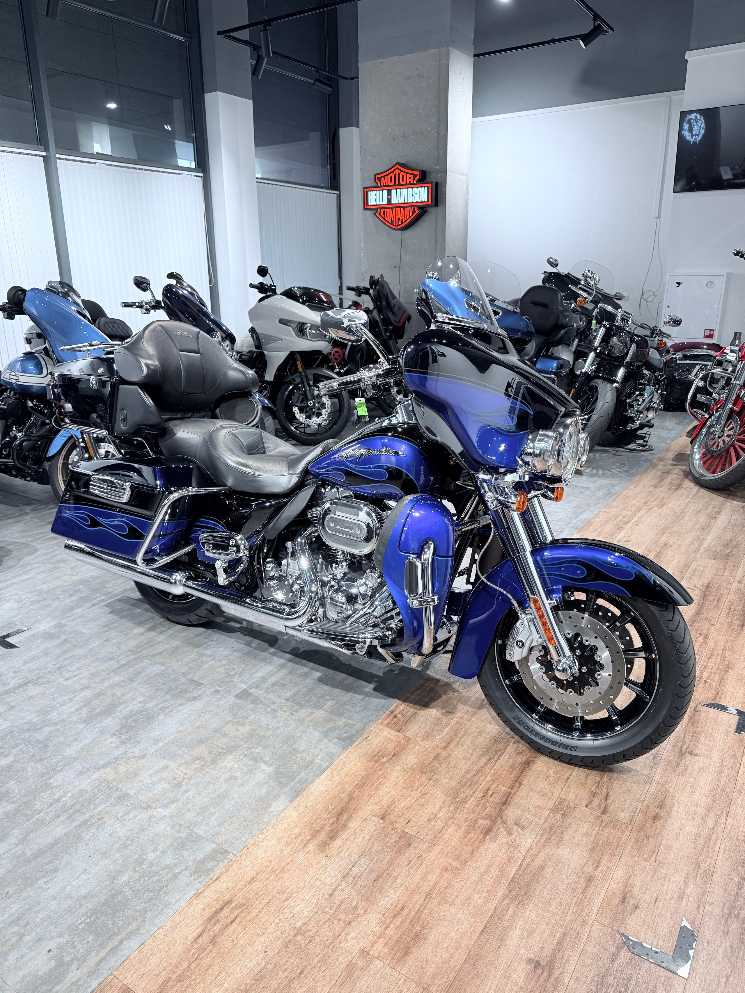 CVO Limited (Twilight Blue Candy). Hello Davidson, Москва. Только хорошие мотоциклы…