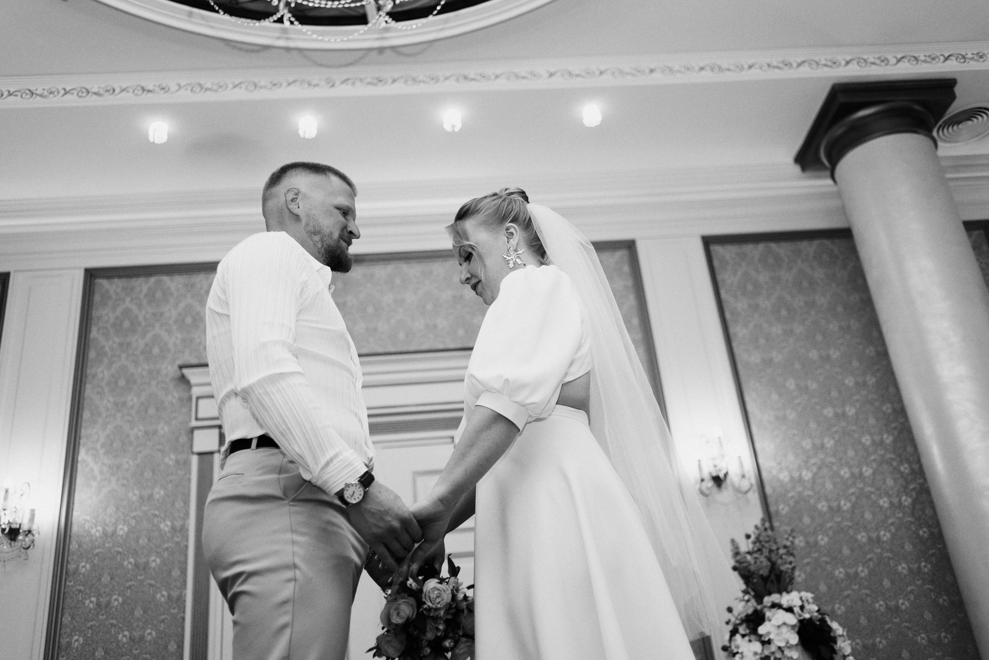 Свадебный фотограф в Тюмени — Фотосессия Павла и Марии на Набережной. Портретный фотограф Тюмень Дарья Мустафина