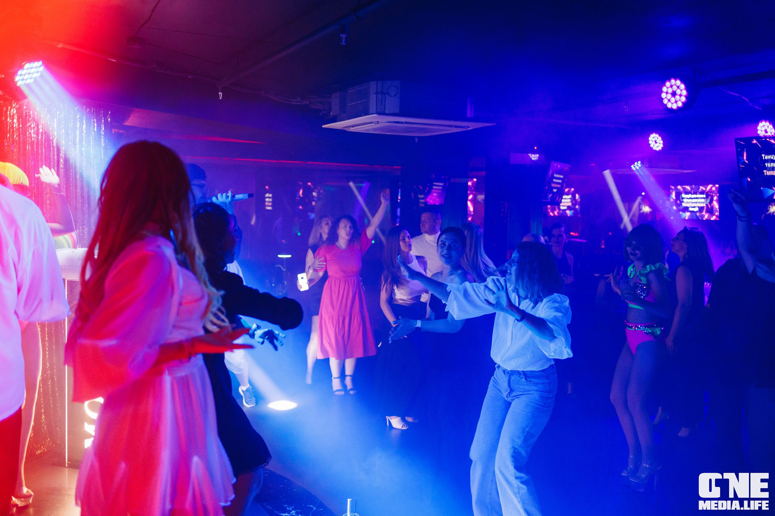 Фоторепортаж из караоке-клуба Эйфория. One Media Life: фоторепортажи, фотоотчеты с мероприятий и заведений