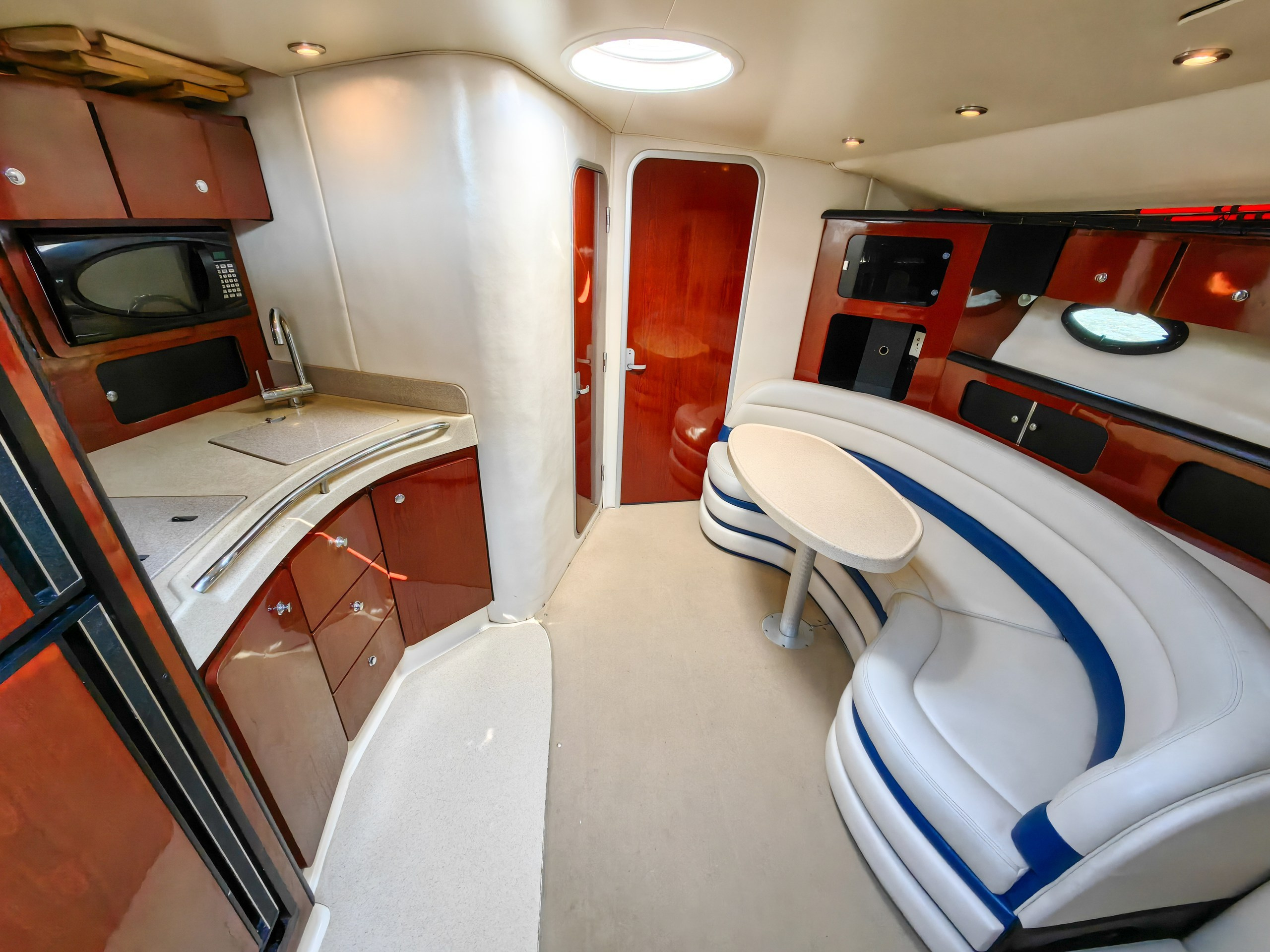 Катер Киви Аренда Яхты в Сочи Яхтанаморе YACHTNAMORE YACHTANAMORE