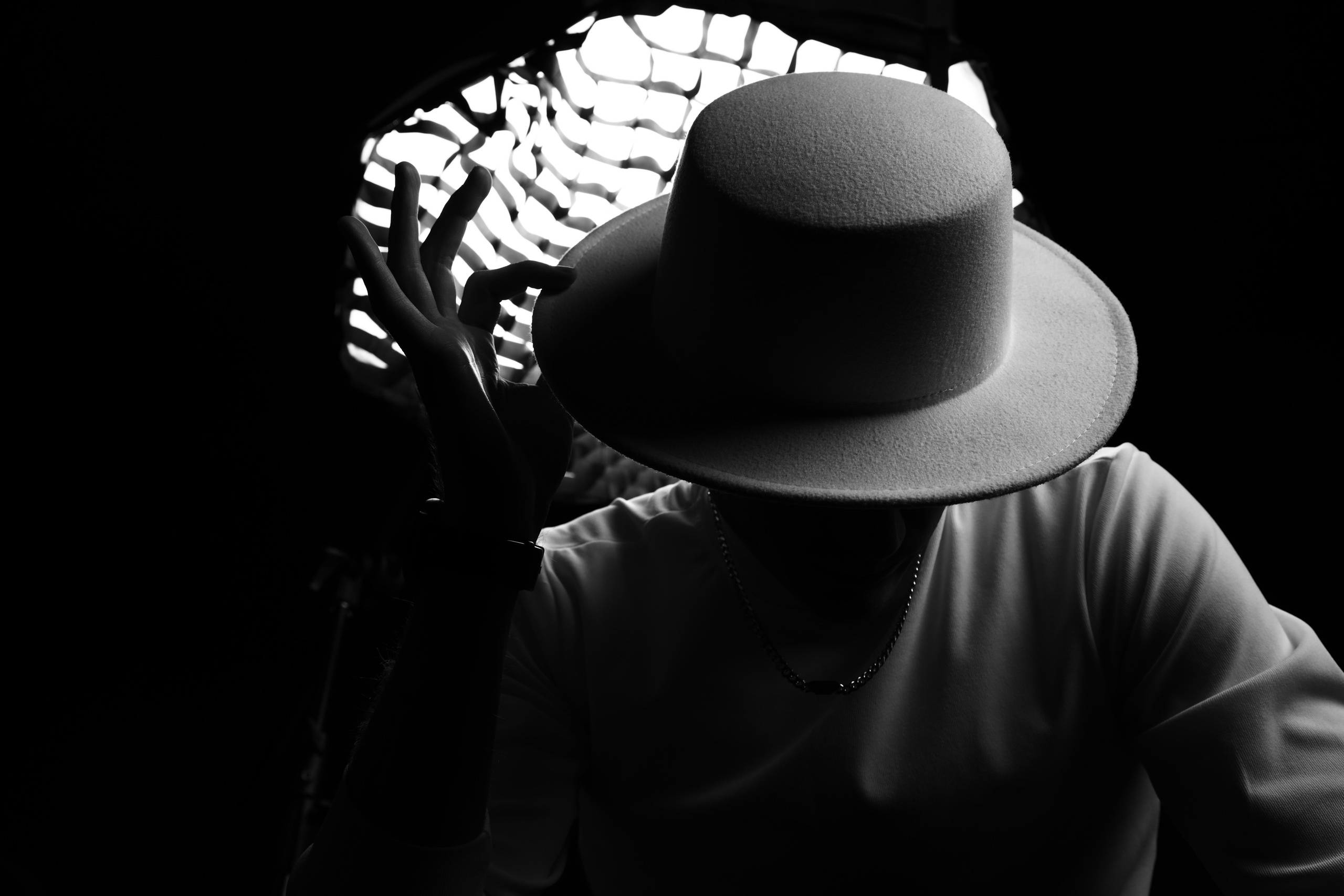 The White hat Alex. Профессиональный фотограф в Воронеже Владислав Крылов