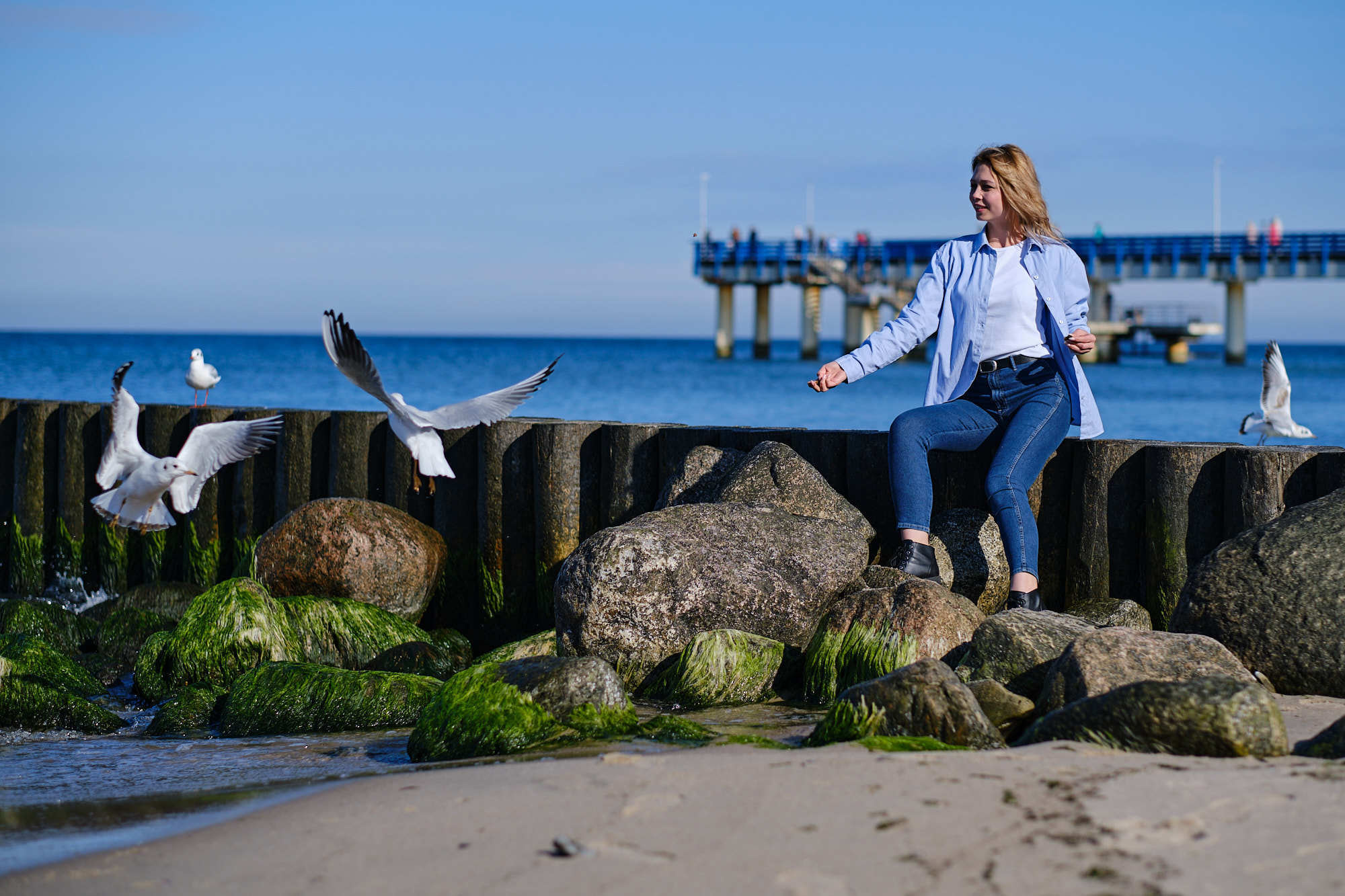 Фото прогулка с Луизой у моря. Портретная фотосъемка в Москве. Фотограф Алексей Афанасьев