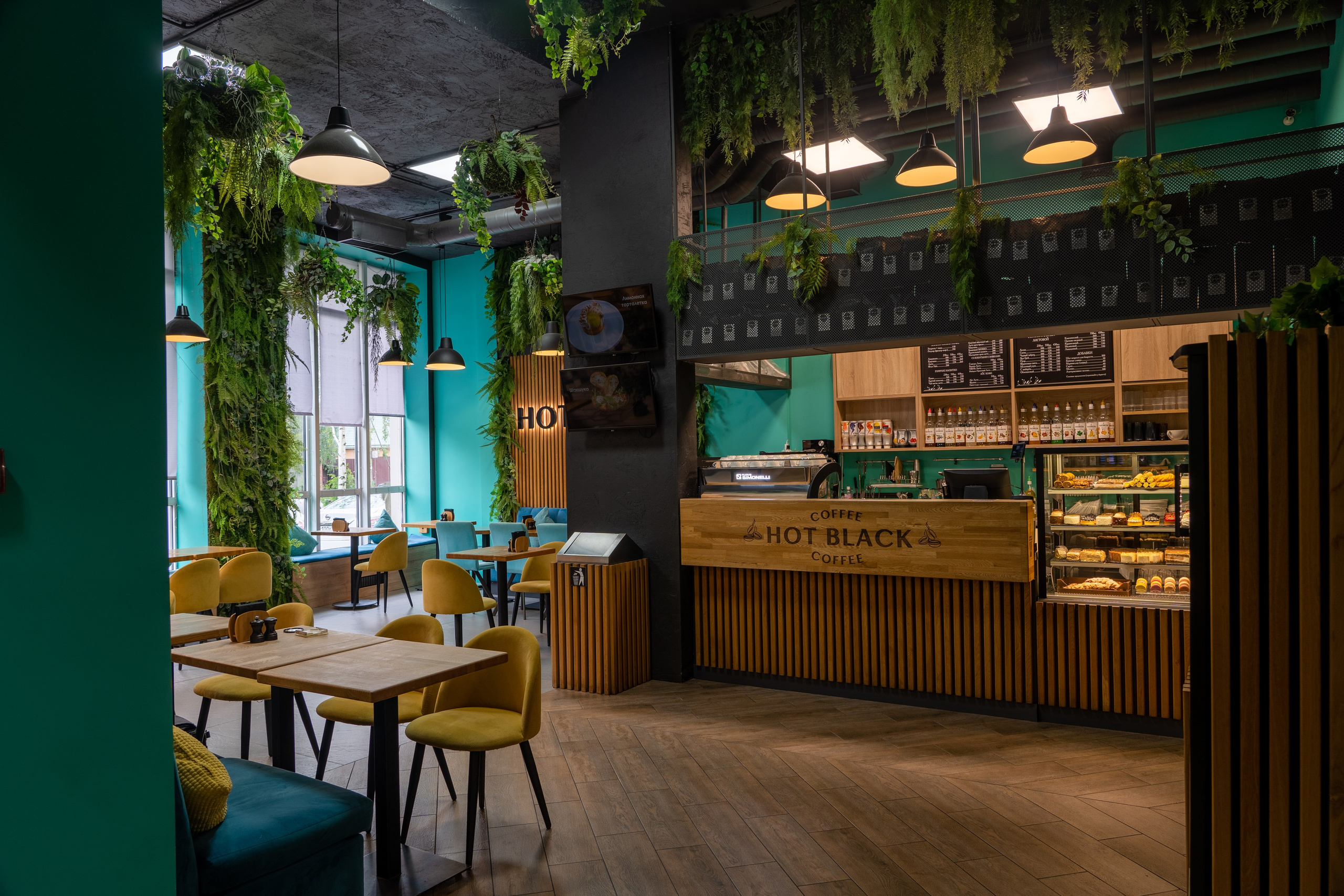 Интерьер кафе Black Hot Coffe (сеть кафе в Королеве)