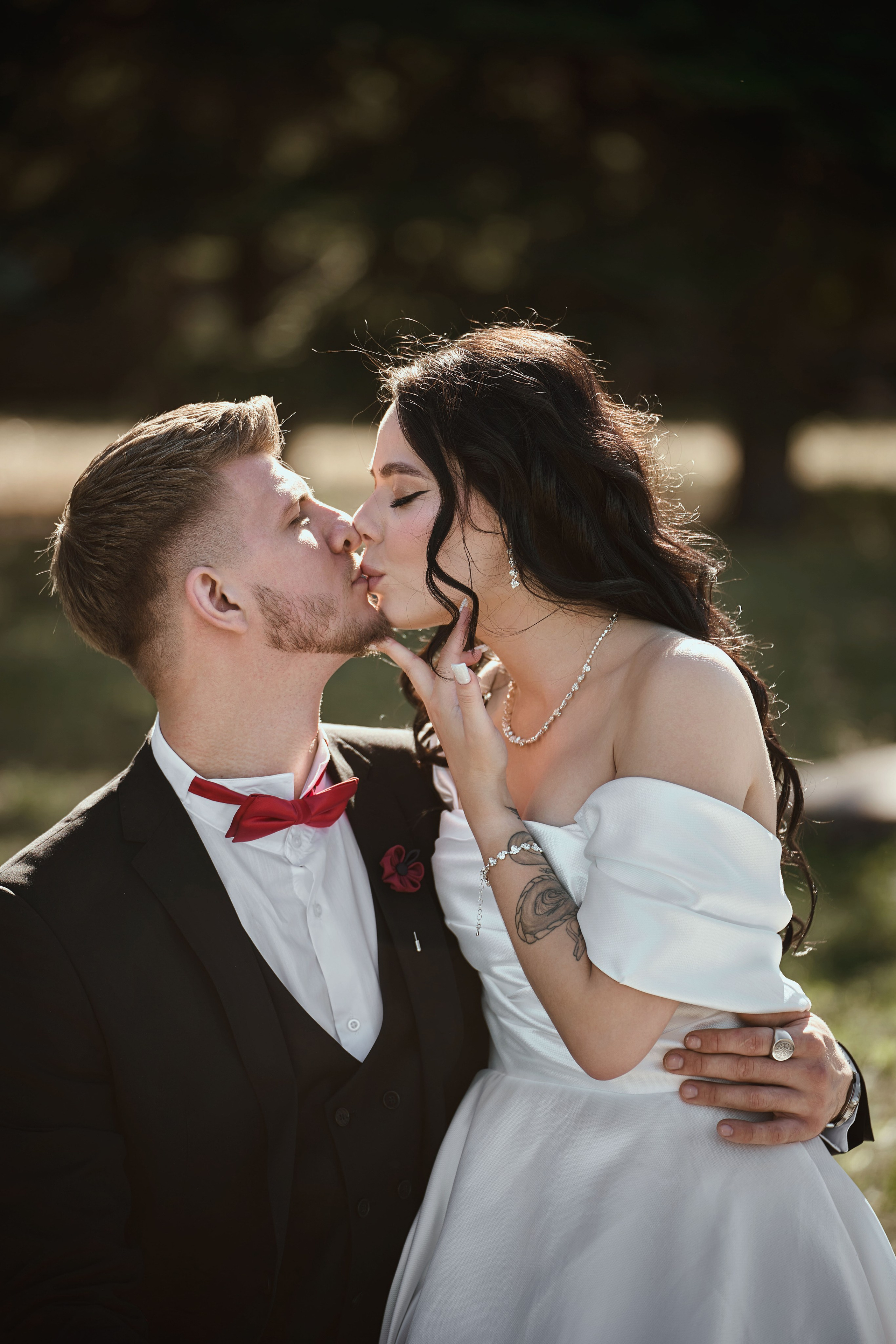 Свадебная фотосессия Дмитрия и Виты на Поклонной горе в парке Победы Москвы