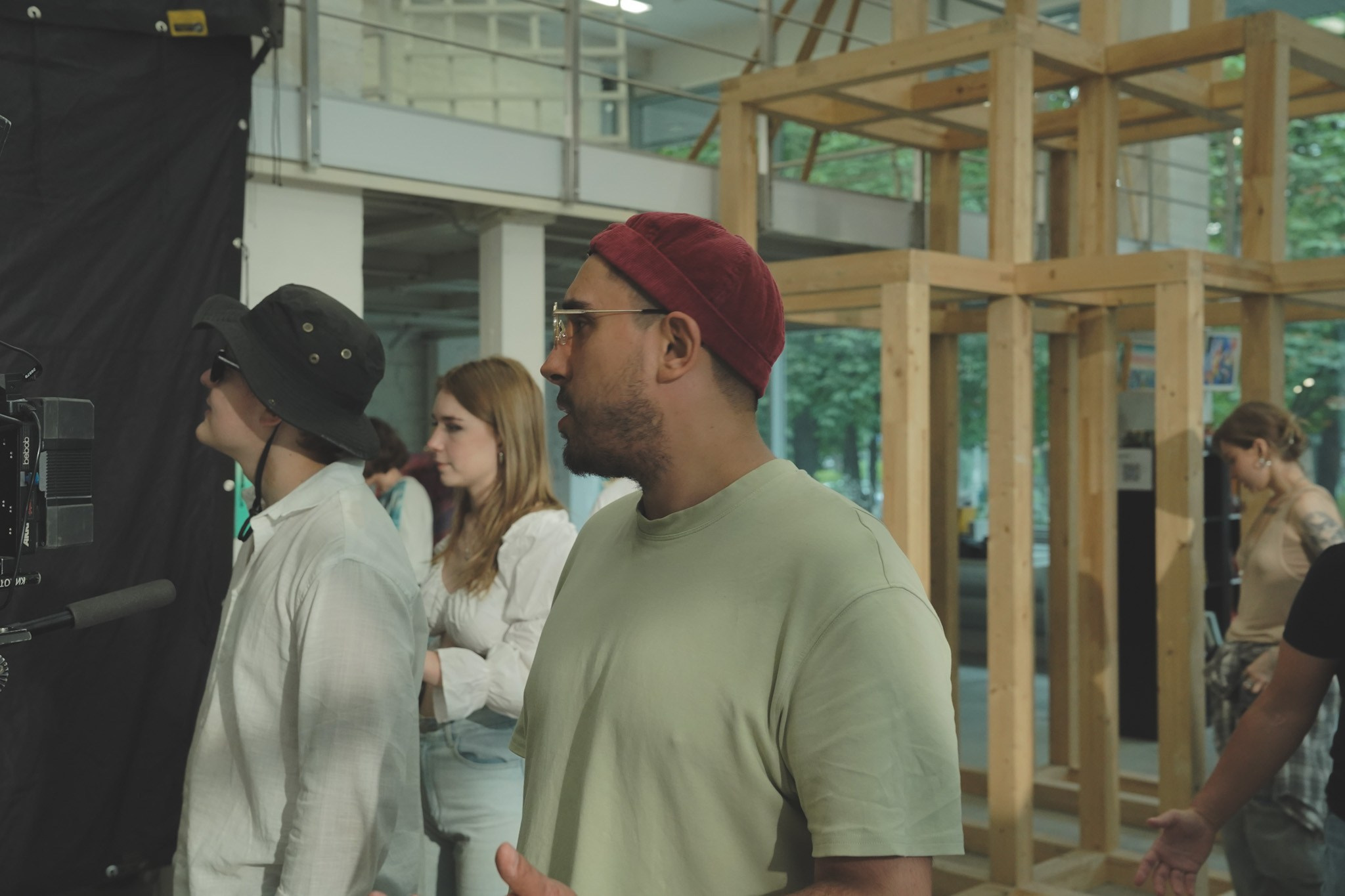 За кадром — Сериал " Стерва ". Beardy Pix