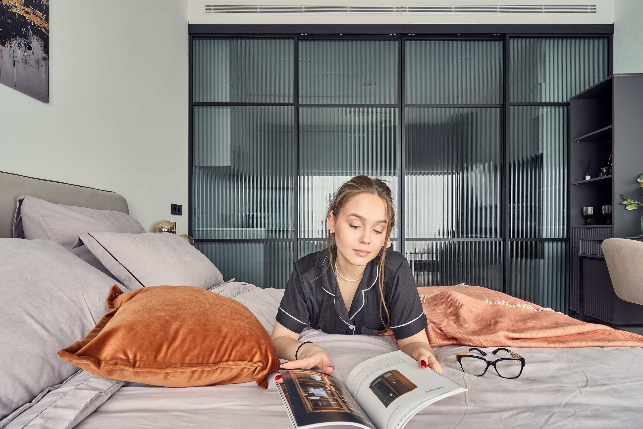 Интерьерный фотограф запечатлел атмосферу уюта в светлых апартаментах