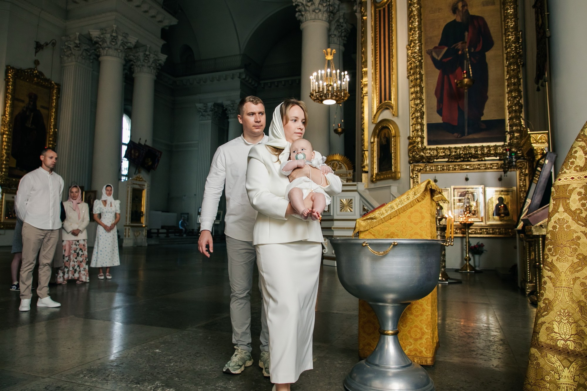 Крещение ребенка в Измайловском соборе СПб. Фотограф крещение венчание в Петербурге! Помогает подобрать храм и посоветовал душевного батюшку в СПб