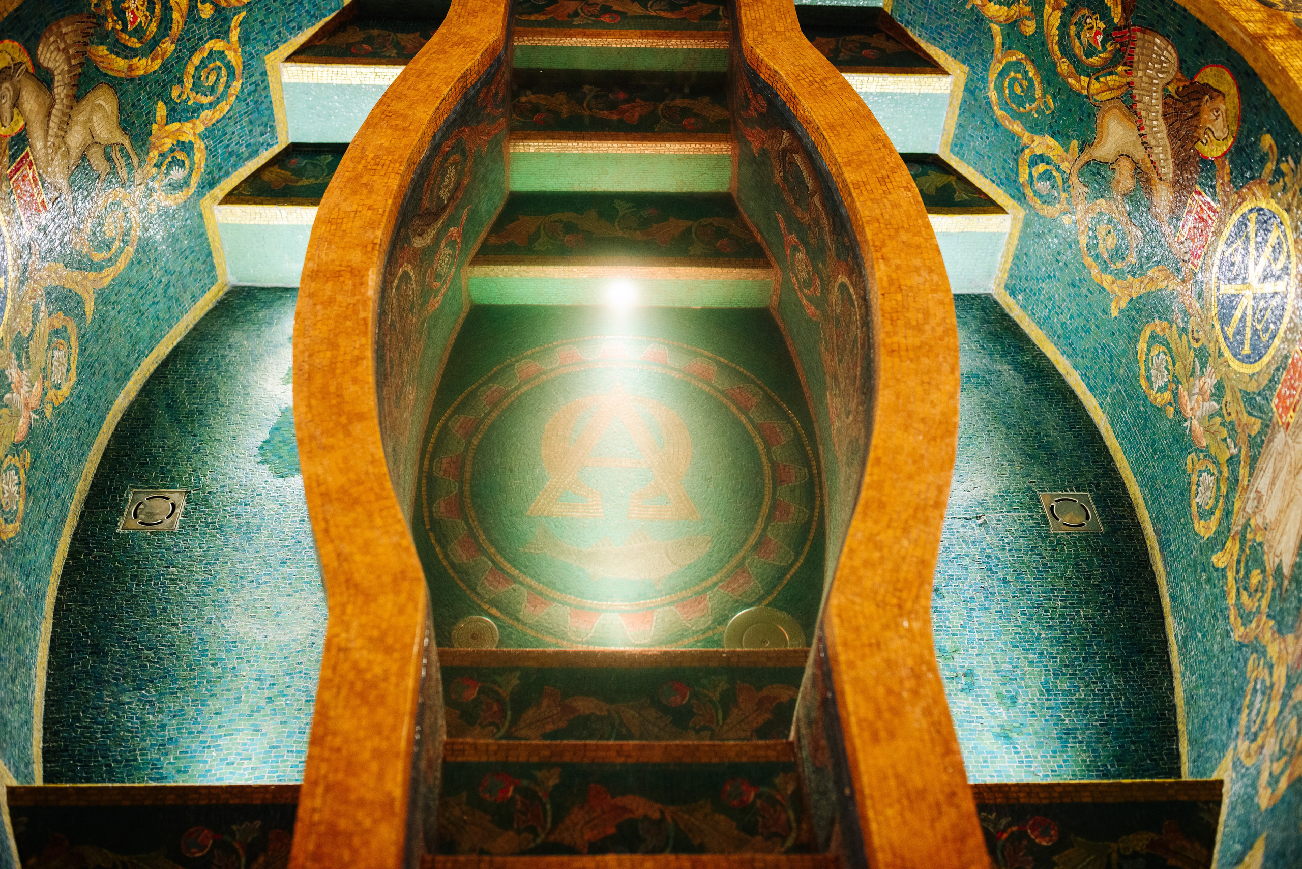 Крещение младенца в Сретенском монастыре. Фотограф — Евгений Свистков