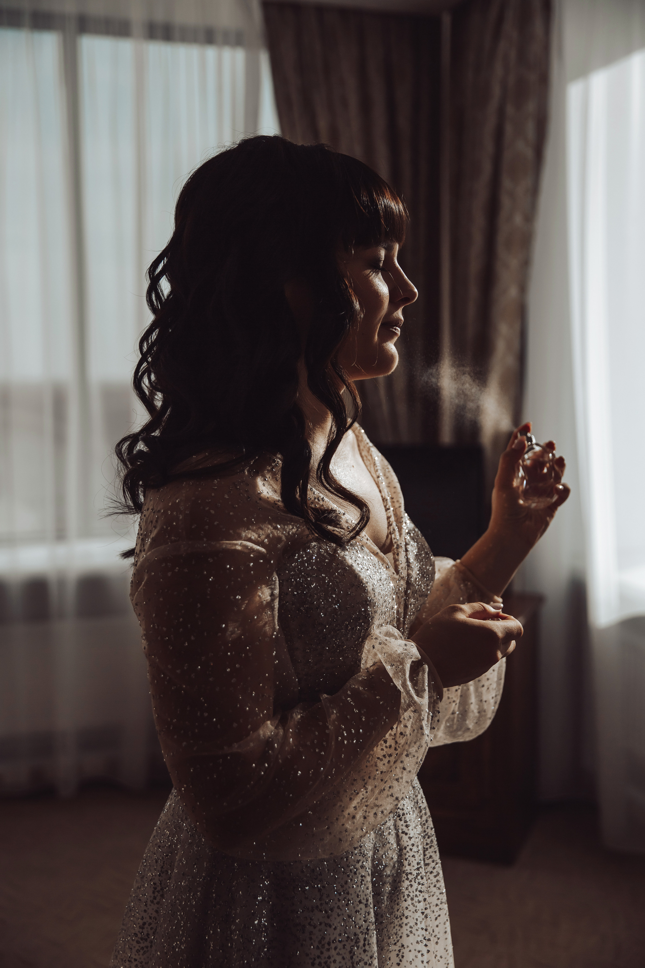 Распыление духов