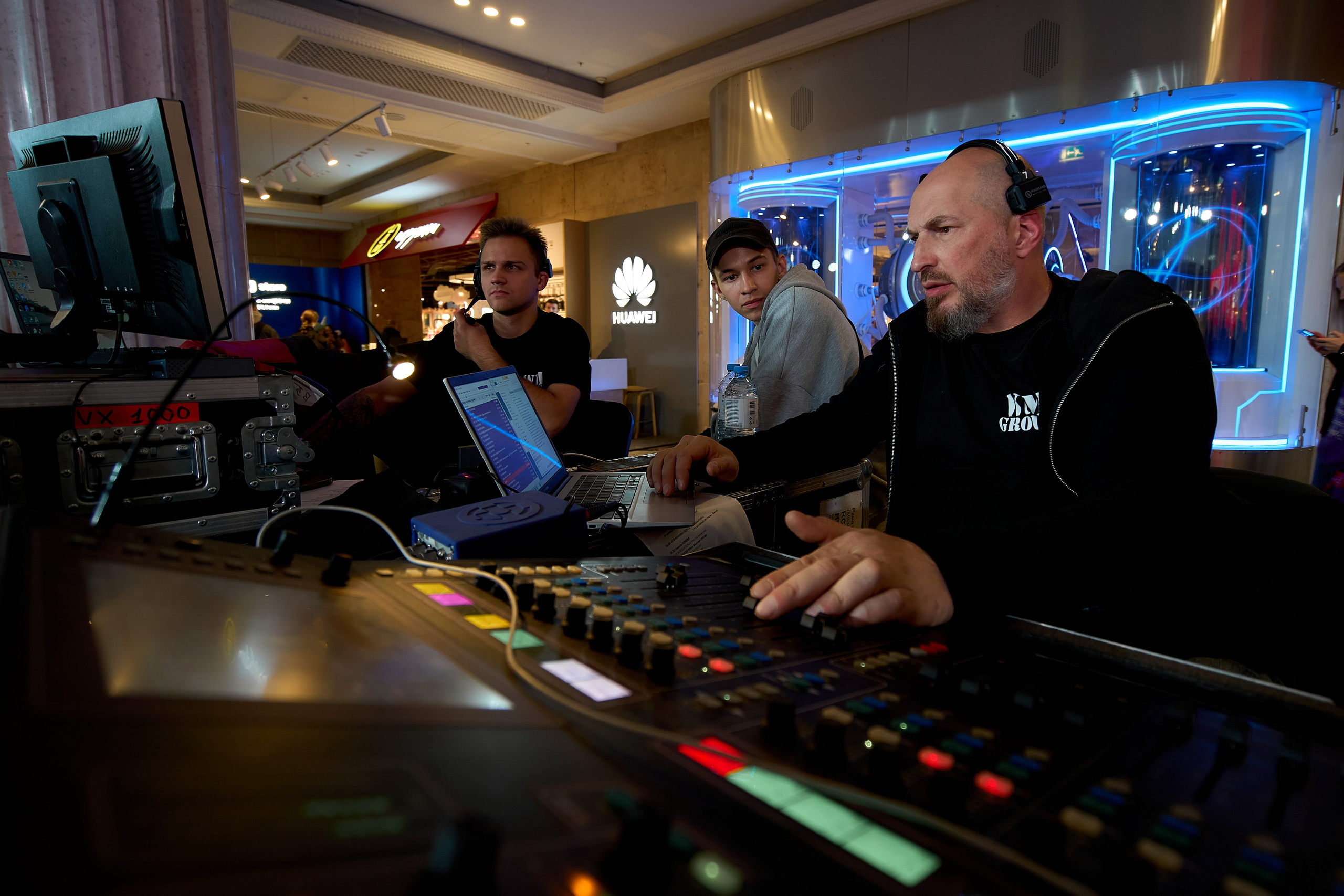 Бэкстейдж работы организации показа новой коллекции. Событийный фотограф на Fashion мероприятии.