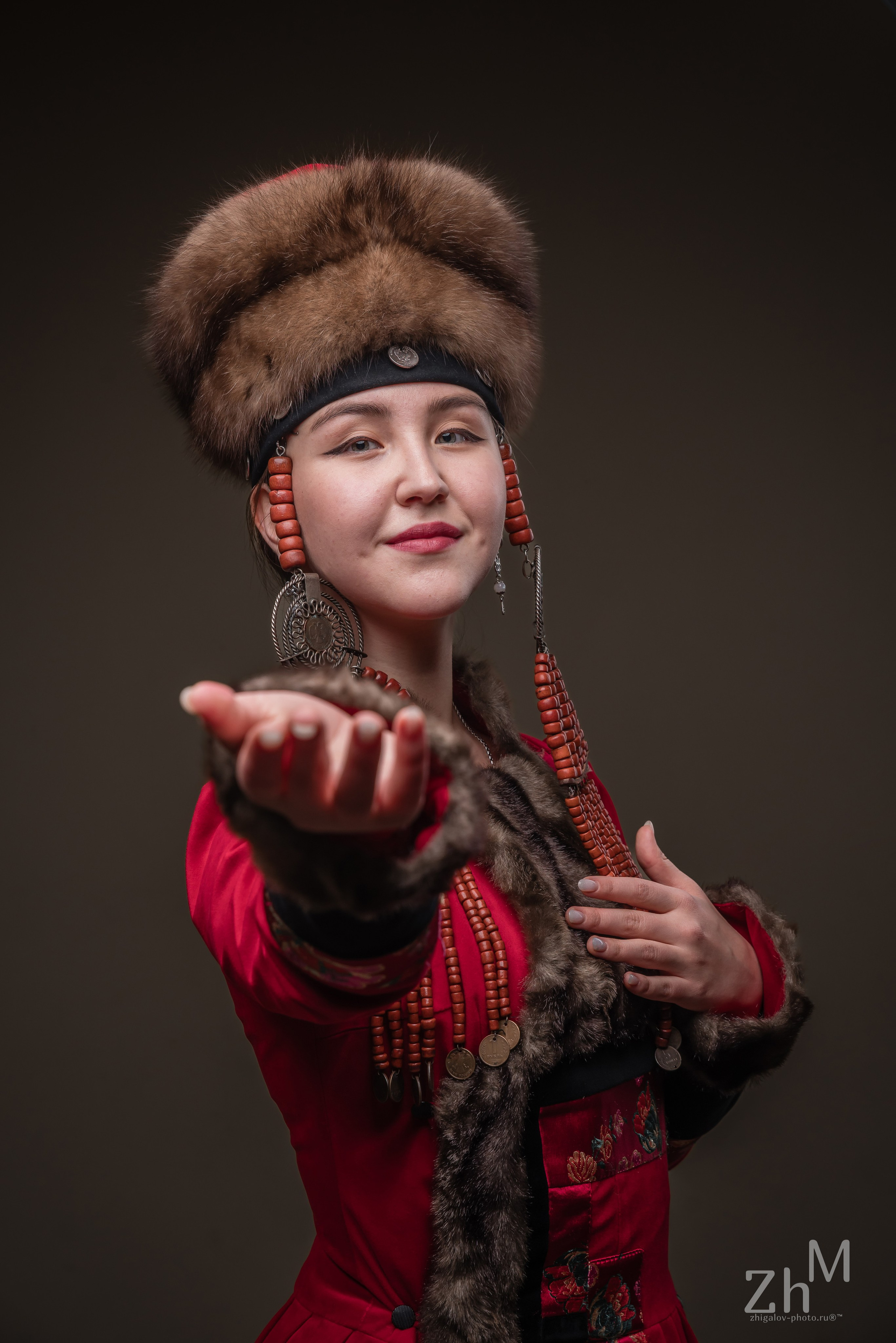 Съёмка в бурятских национальных костюмах. Семейный и свадебный фотограф в Иркутске Максим Жигалов