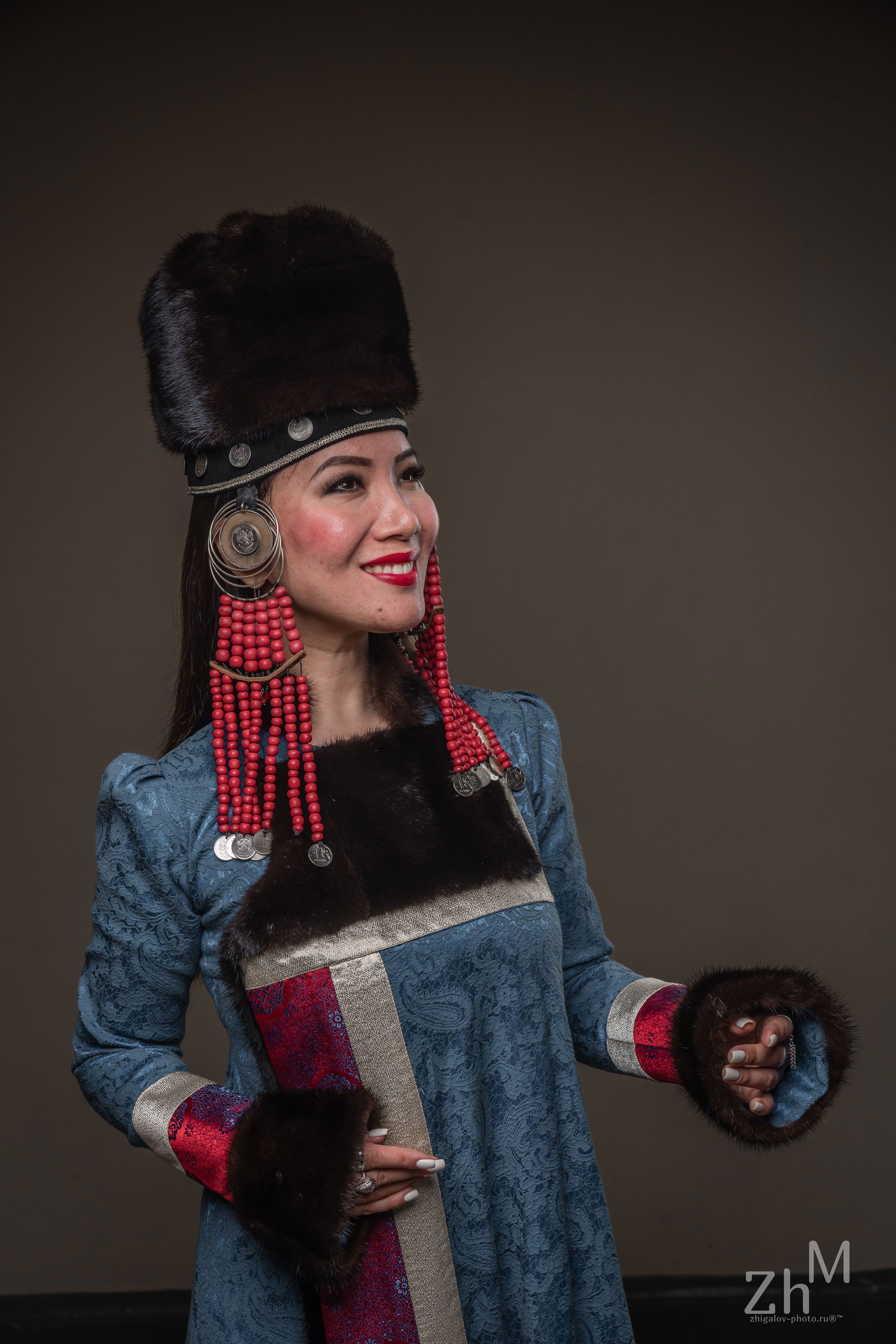 Съёмка в бурятских национальных костюмах. Семейный и свадебный фотограф в Иркутске Максим Жигалов