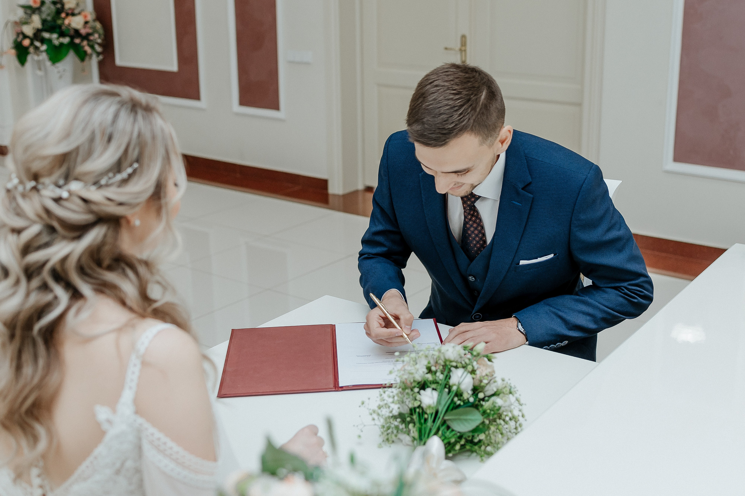 Регистрация брака и фотосессия в загсе города Реутов. Свадебный фотограф Москва — Сергей и Татьяна