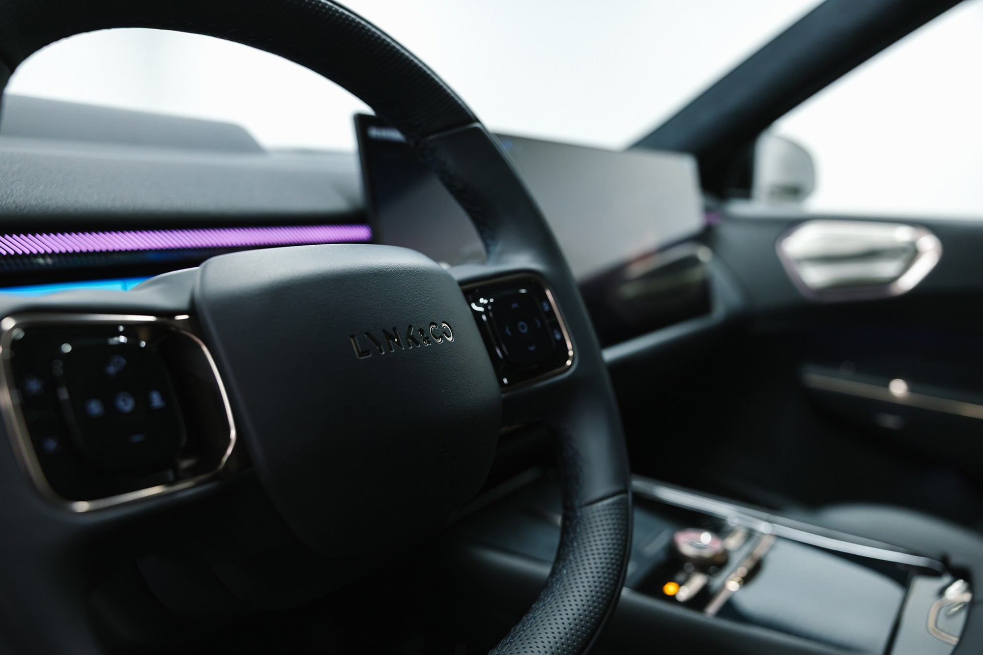 Lynk & Co 900 Ultra 2,0hyb 4WD AT (734 л. с.). Автосалон «Х-Авто»