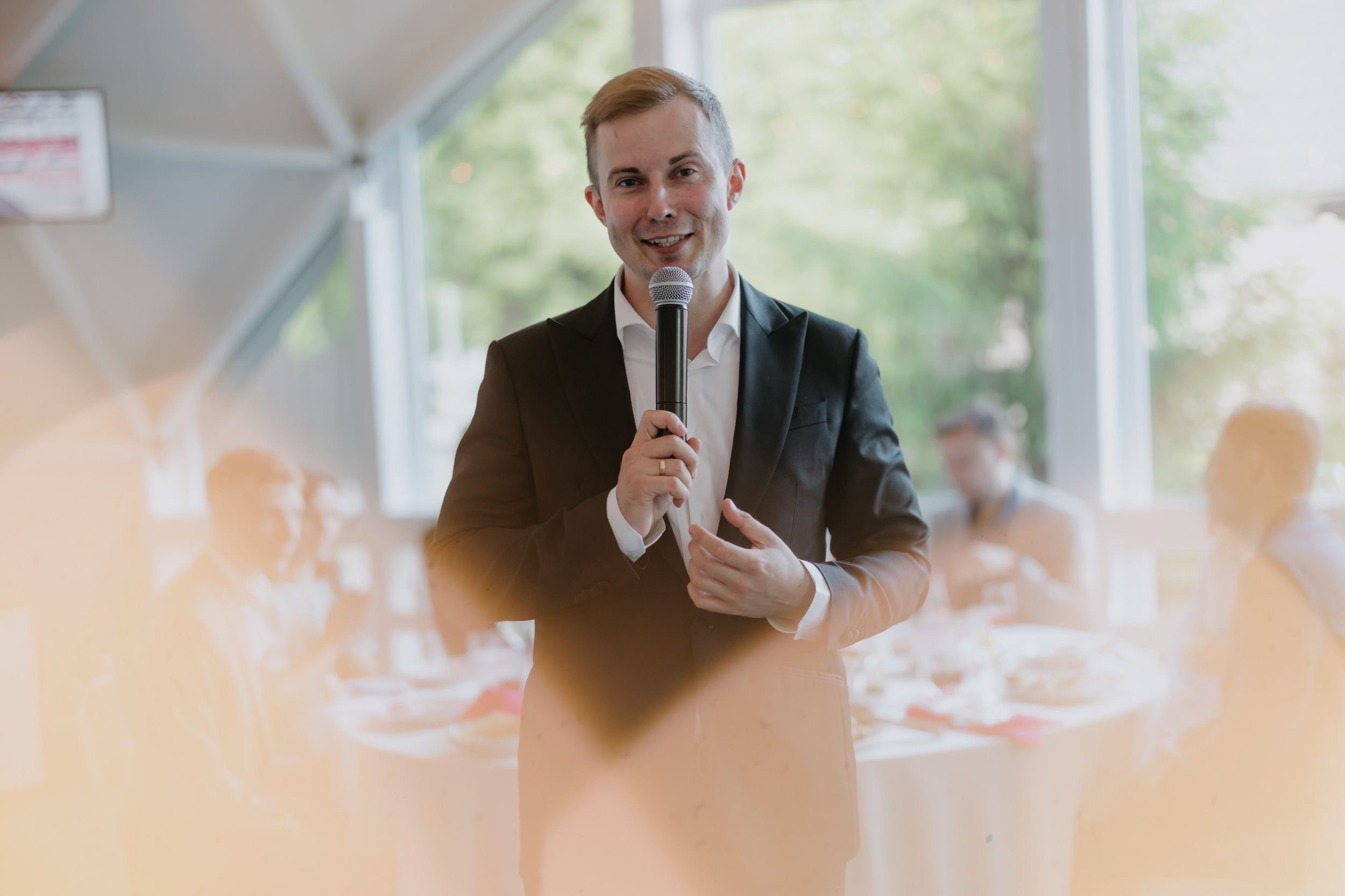 Ведущий в Москве Никита Колотушкин