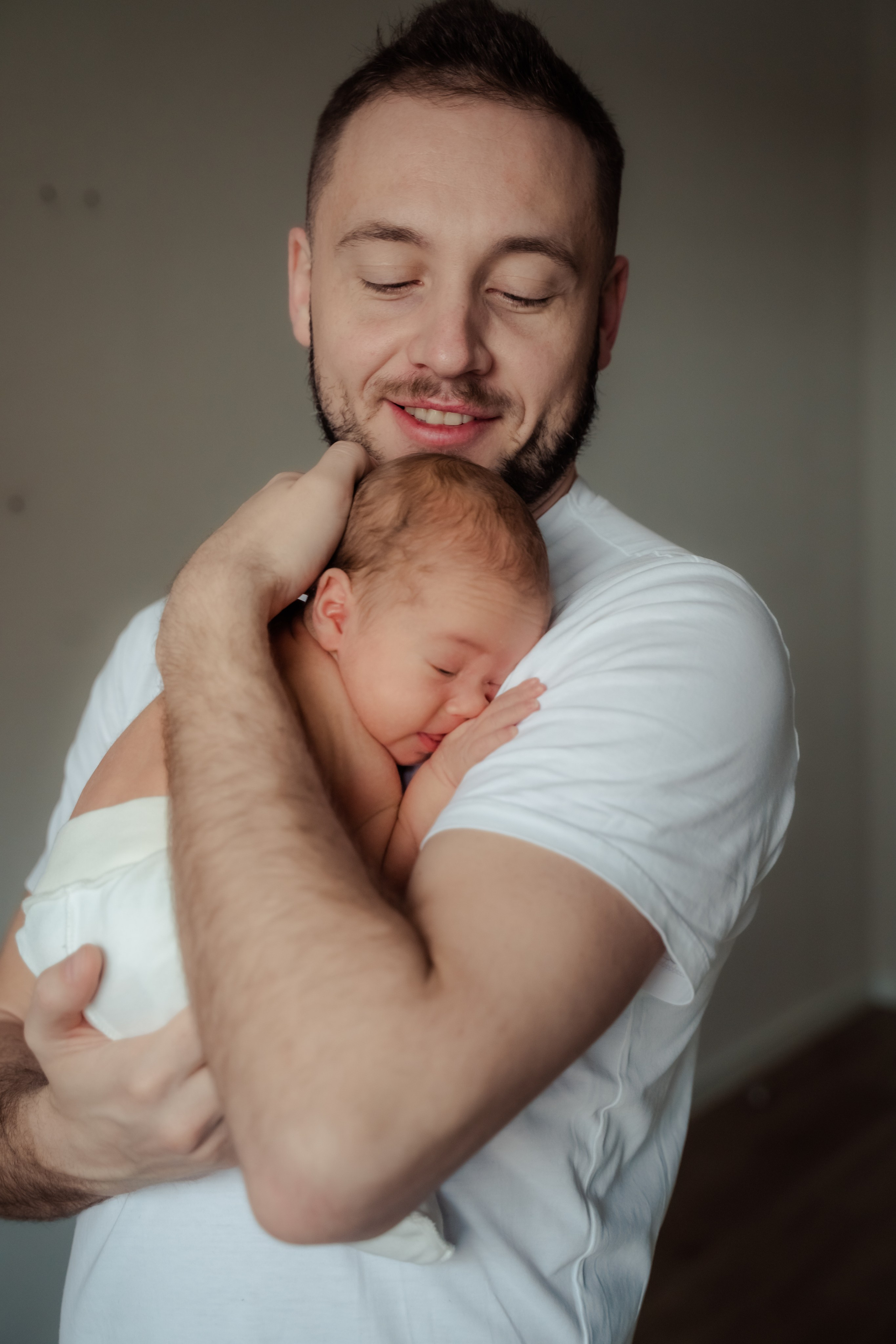 Фотосъемка новорожденного в минималистичном стиле