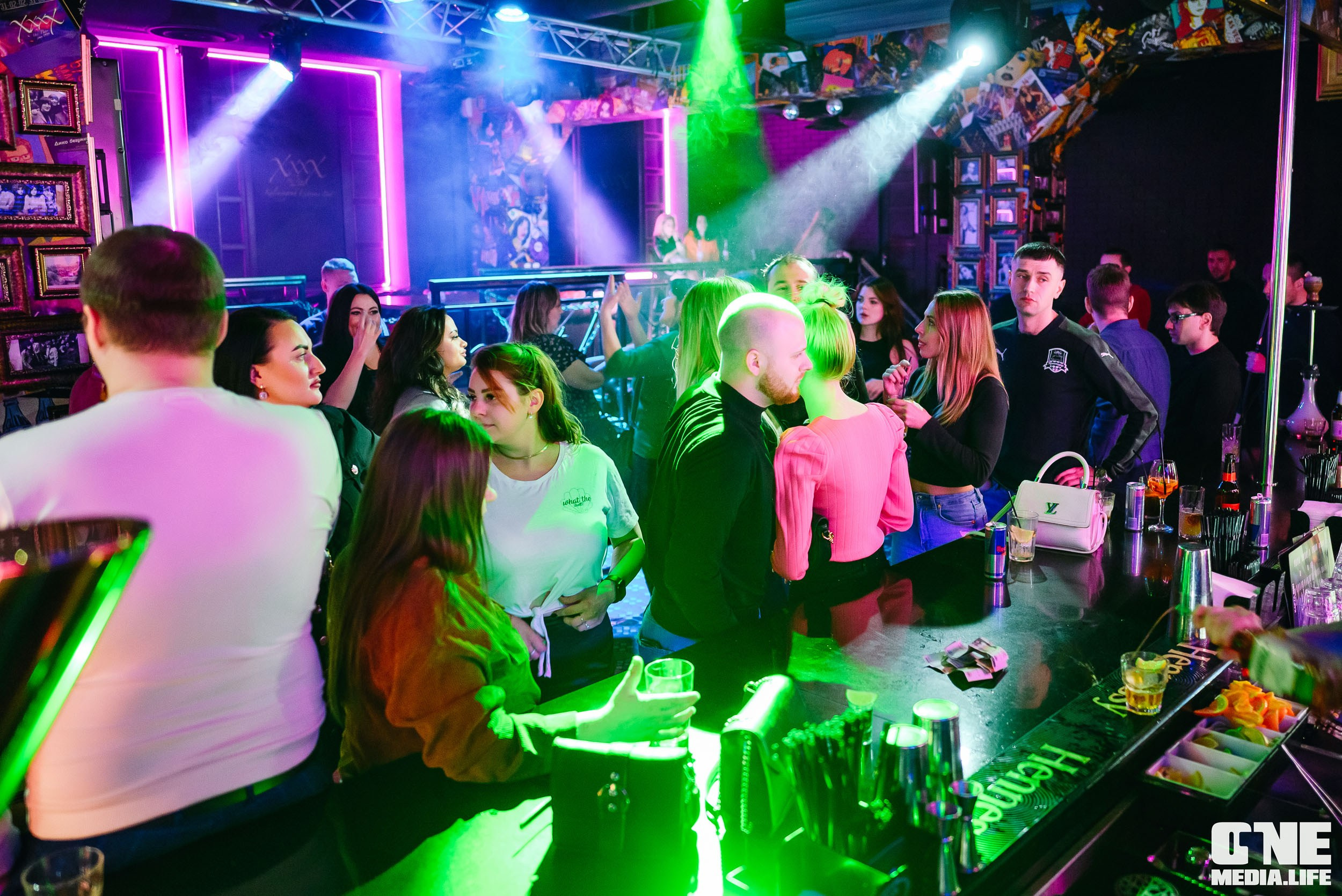 Фотоотчет из бара XxxX. One Media Life: фоторепортажи, фотоотчеты с мероприятий и заведений