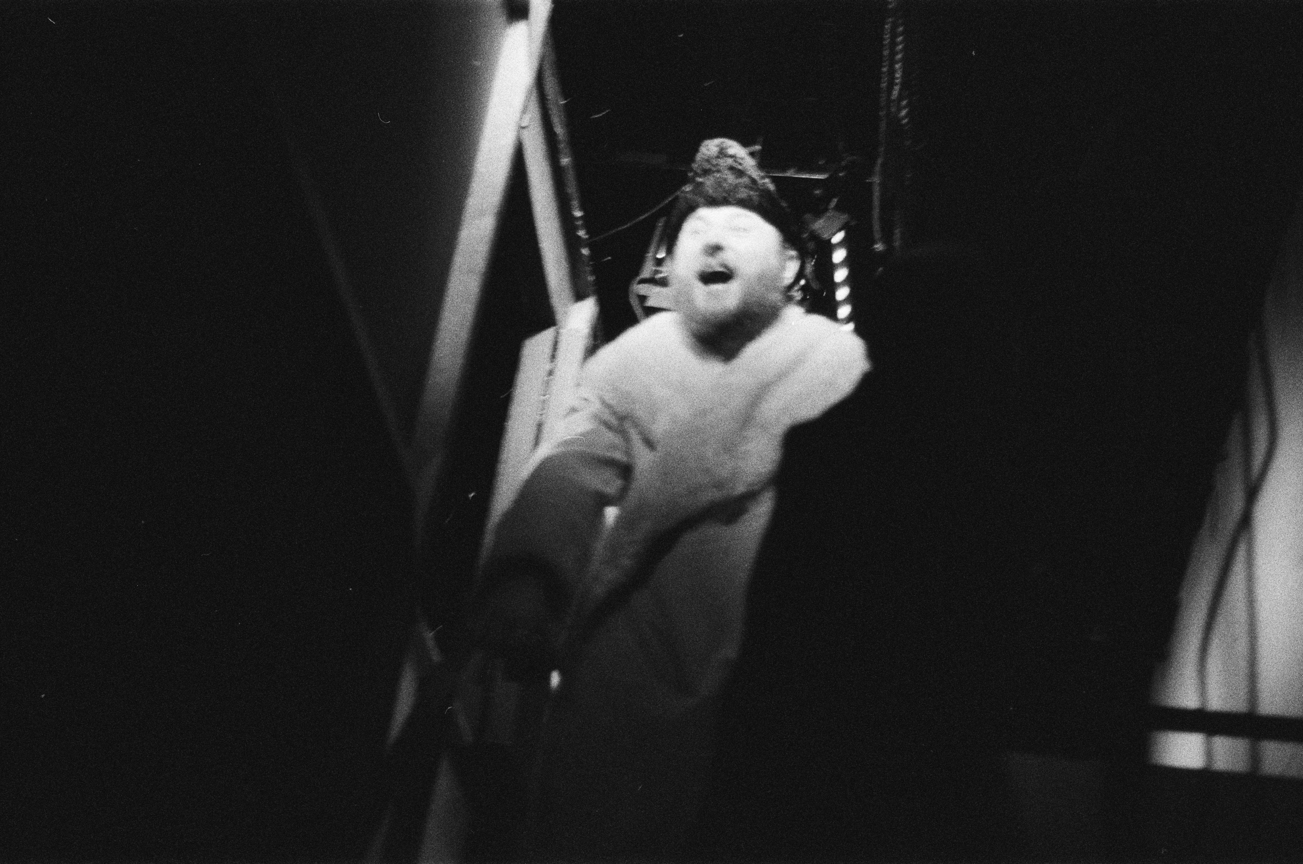 Фотосерия о магии театра и трансформации актёра: грим, костюмы, эмоции и визуальные метаморфозы на пути к сценическому образу. На фото — актёры Театра Стаса Намина и Мастерской Петра Фоменко. Фотограф: Ожерельев Лев