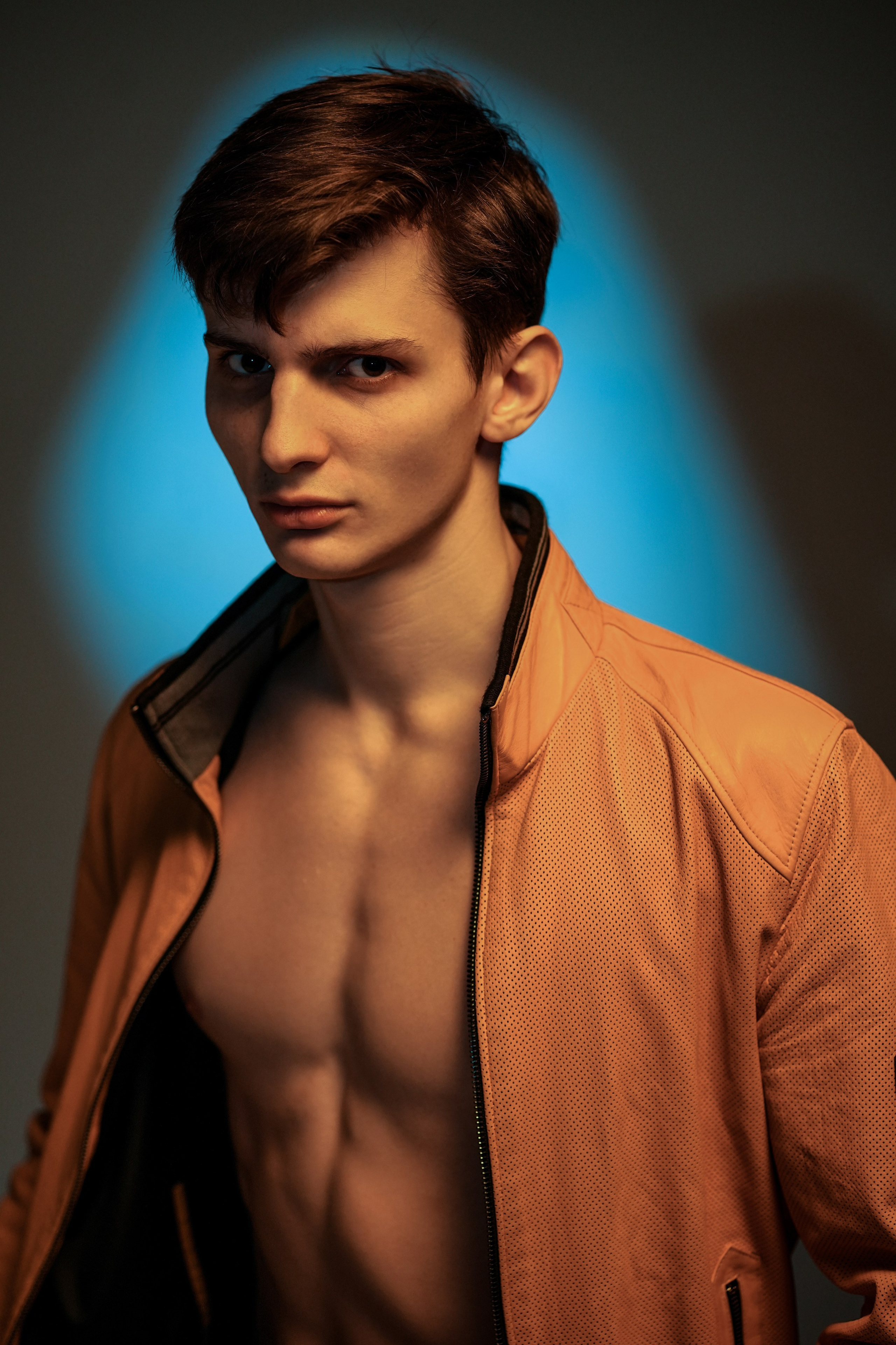 Портрет молодого красивого парня