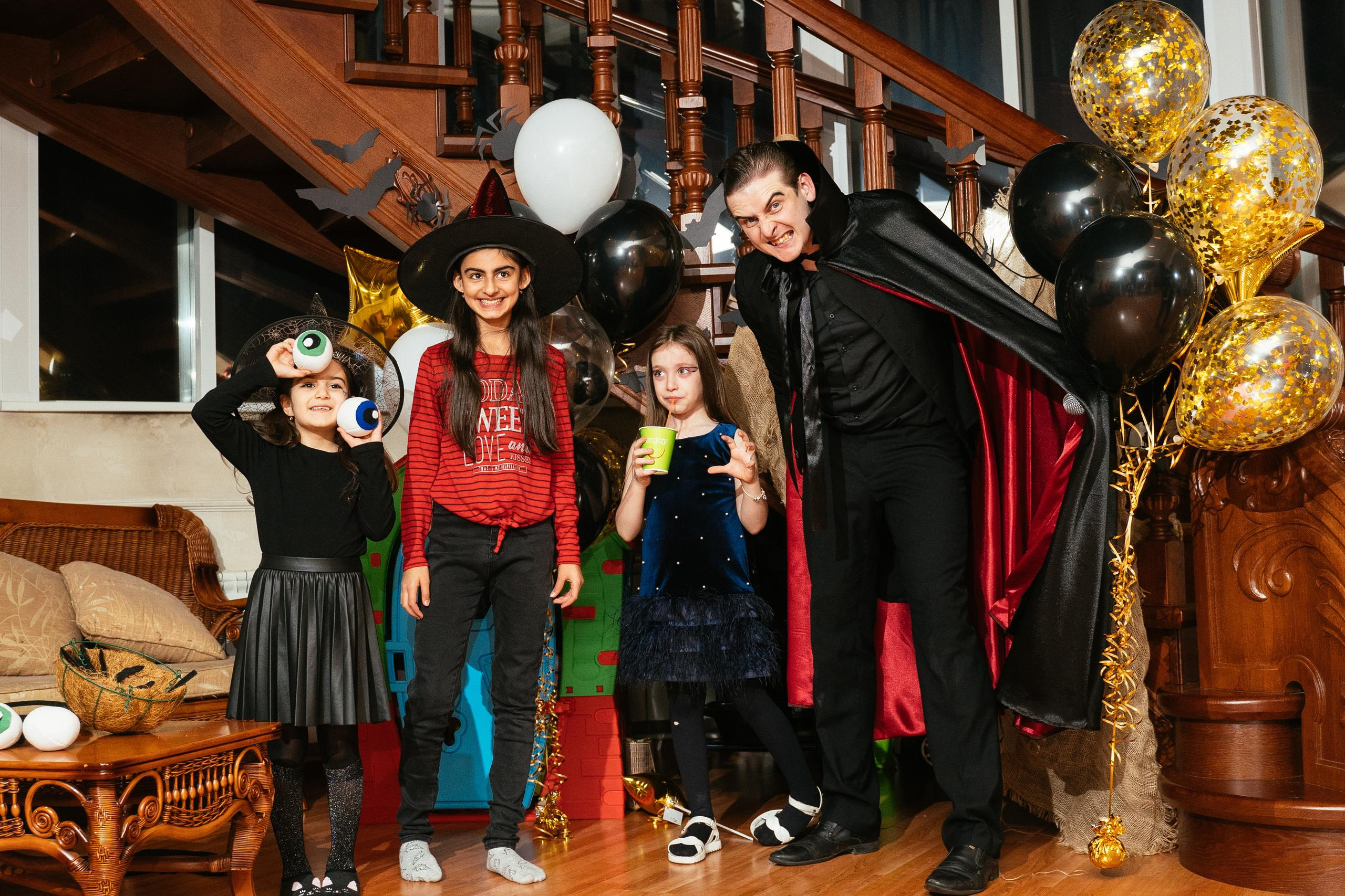 Хэллоуин и нащупай-шоу. Выпускные альбомы для детского сада и школы в Красноярске Мария Русяев