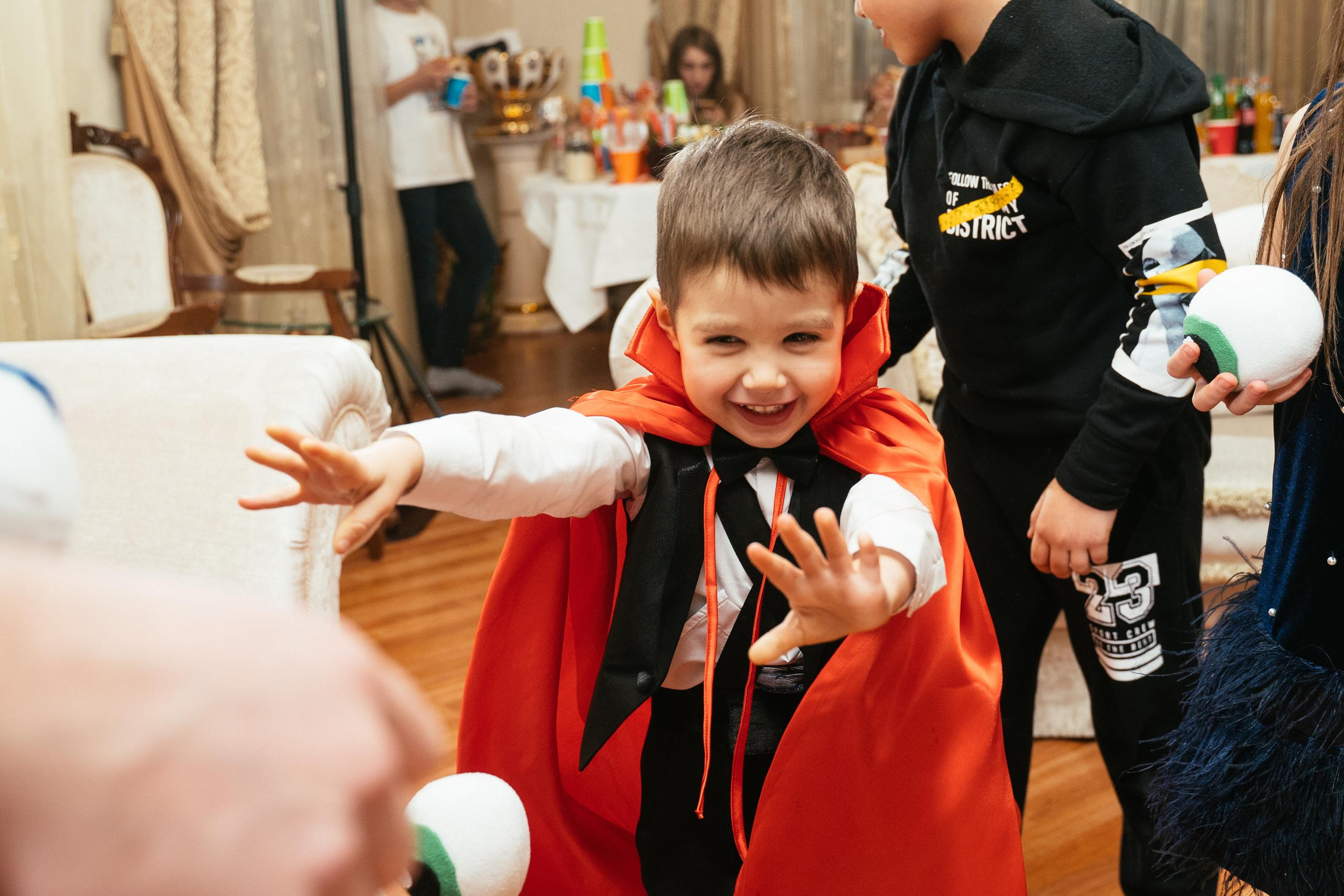 Хэллоуин и нащупай-шоу. Выпускные альбомы для детского сада и школы в Красноярске Мария Русяев