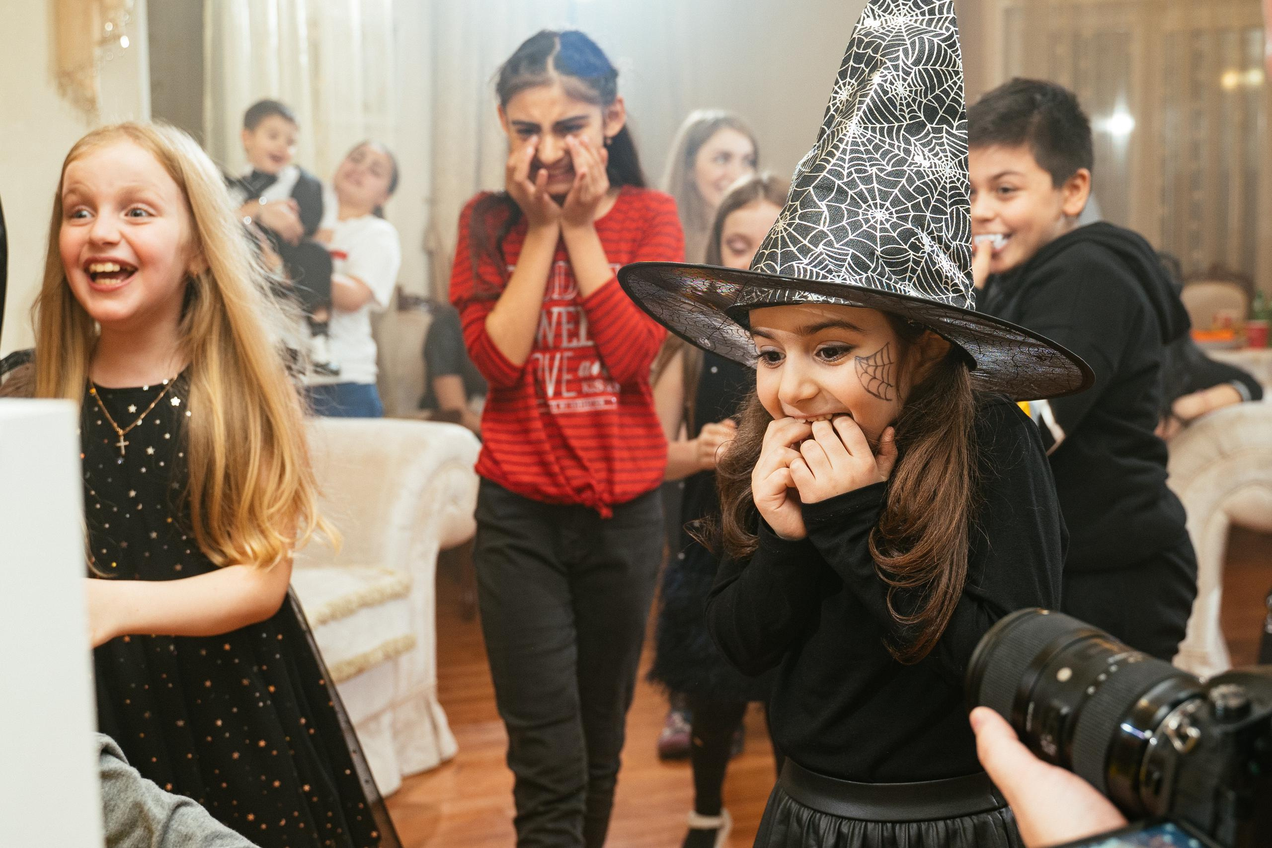 Хэллоуин и нащупай-шоу. Выпускные альбомы для детского сада и школы в Красноярске Мария Русяев