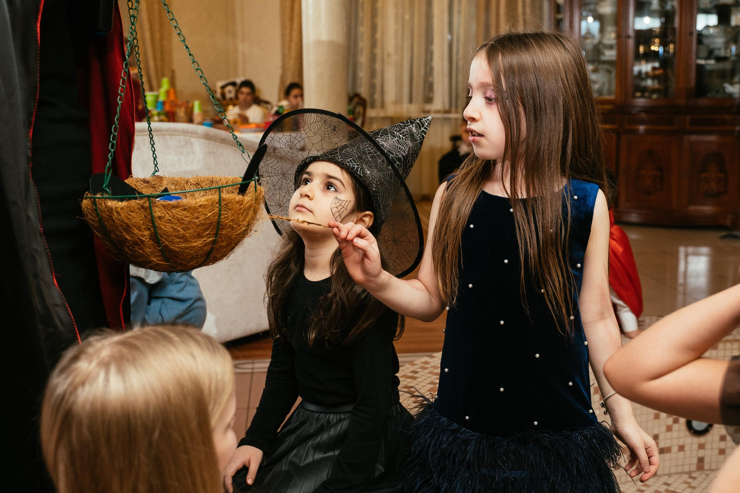 Хэллоуин и нащупай-шоу. Выпускные альбомы для детского сада и школы в Красноярске Мария Русяев