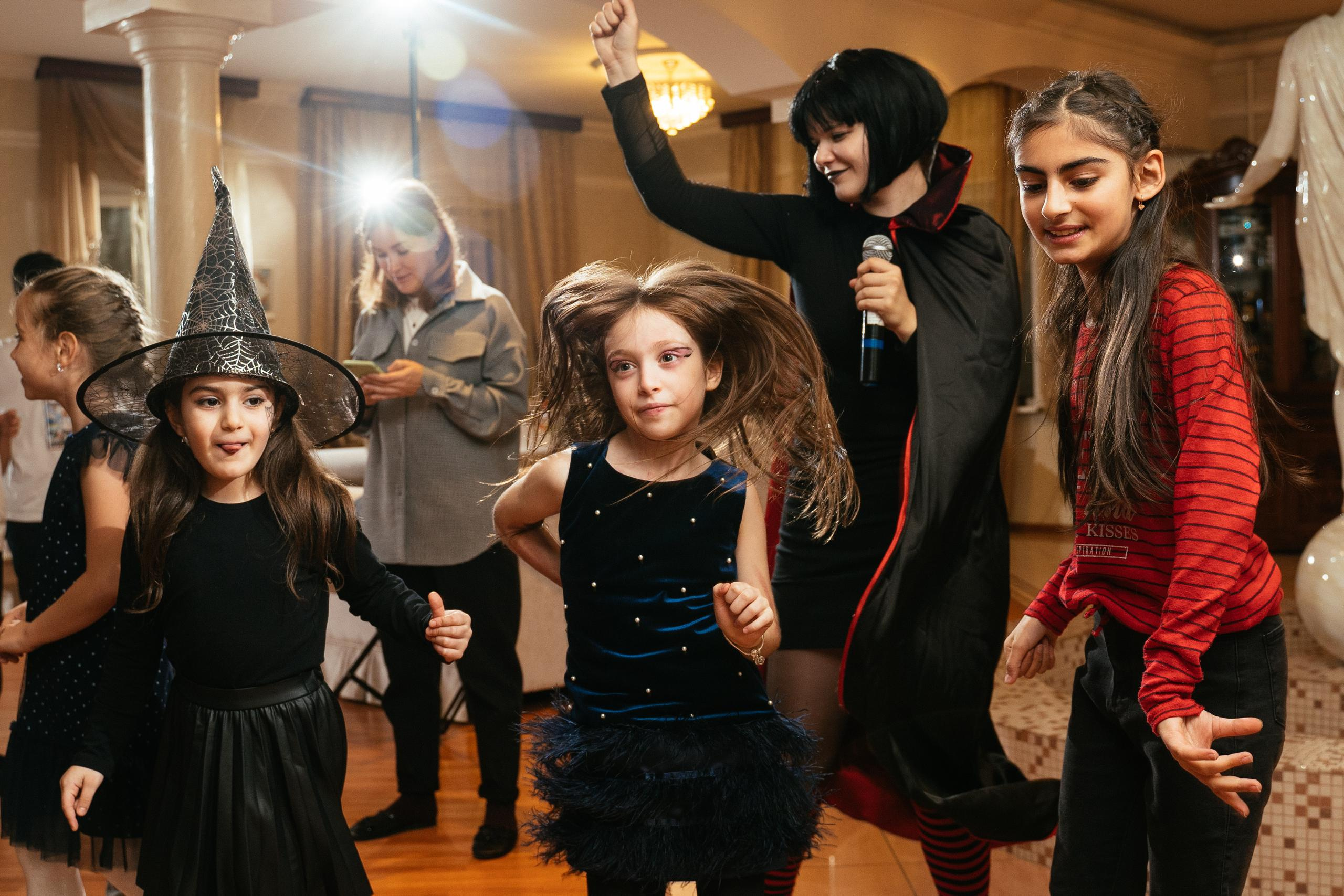 Хэллоуин и нащупай-шоу. Выпускные альбомы для детского сада и школы в Красноярске Мария Русяев