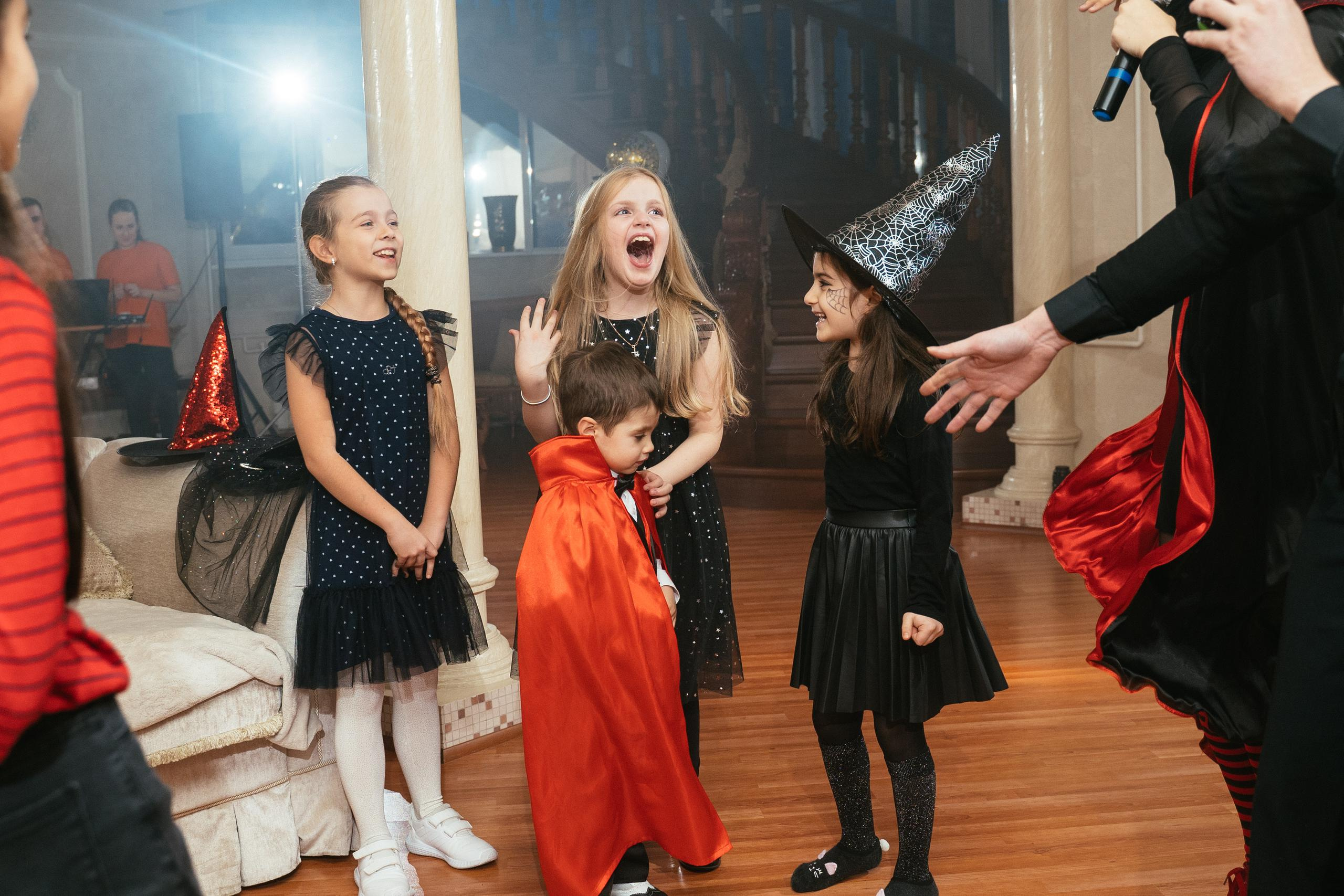 Хэллоуин и нащупай-шоу. Выпускные альбомы для детского сада и школы в Красноярске Мария Русяев