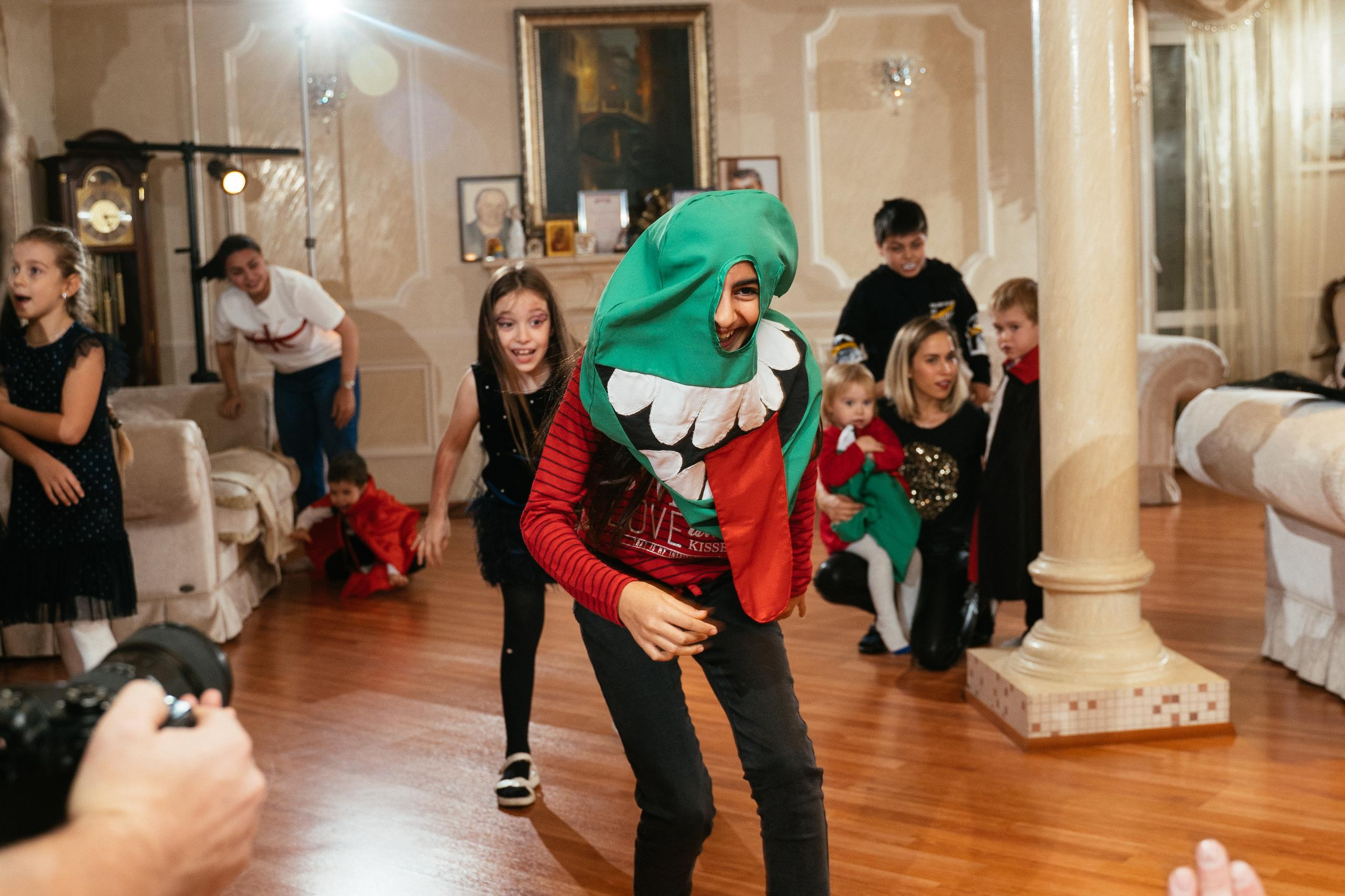 Хэллоуин и нащупай-шоу. Выпускные альбомы для детского сада и школы в Красноярске Мария Русяев