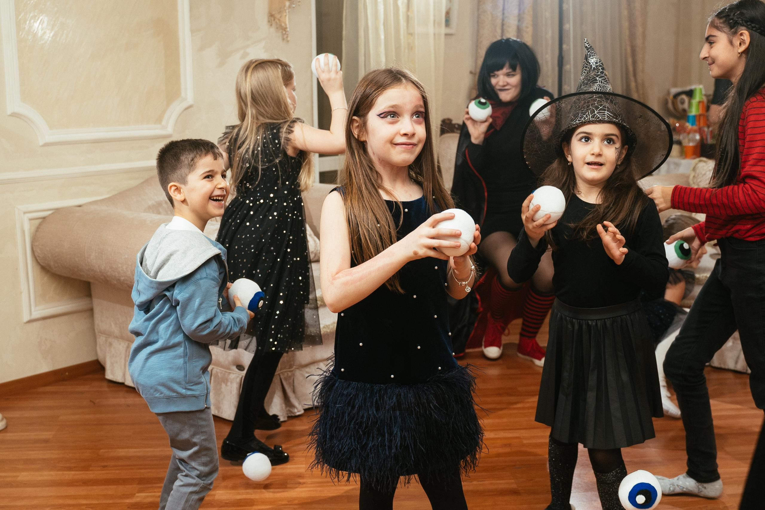 Хэллоуин и нащупай-шоу. Выпускные альбомы для детского сада и школы в Красноярске Мария Русяев