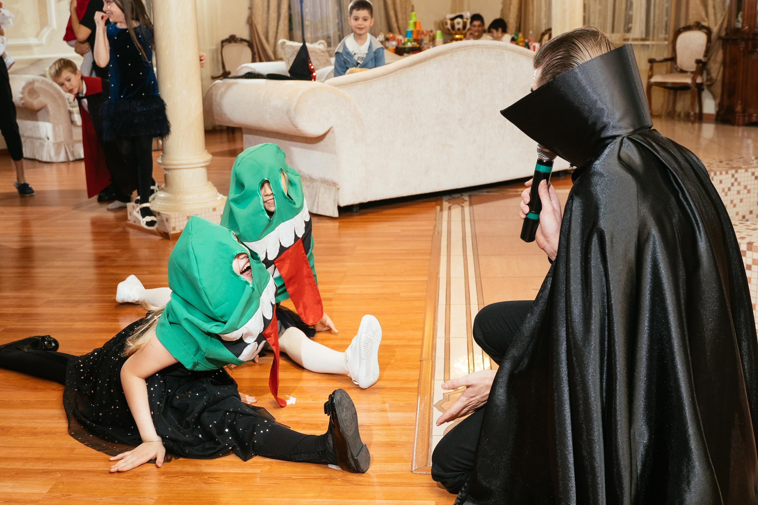 Хэллоуин и нащупай-шоу. Выпускные альбомы для детского сада и школы в Красноярске Мария Русяев