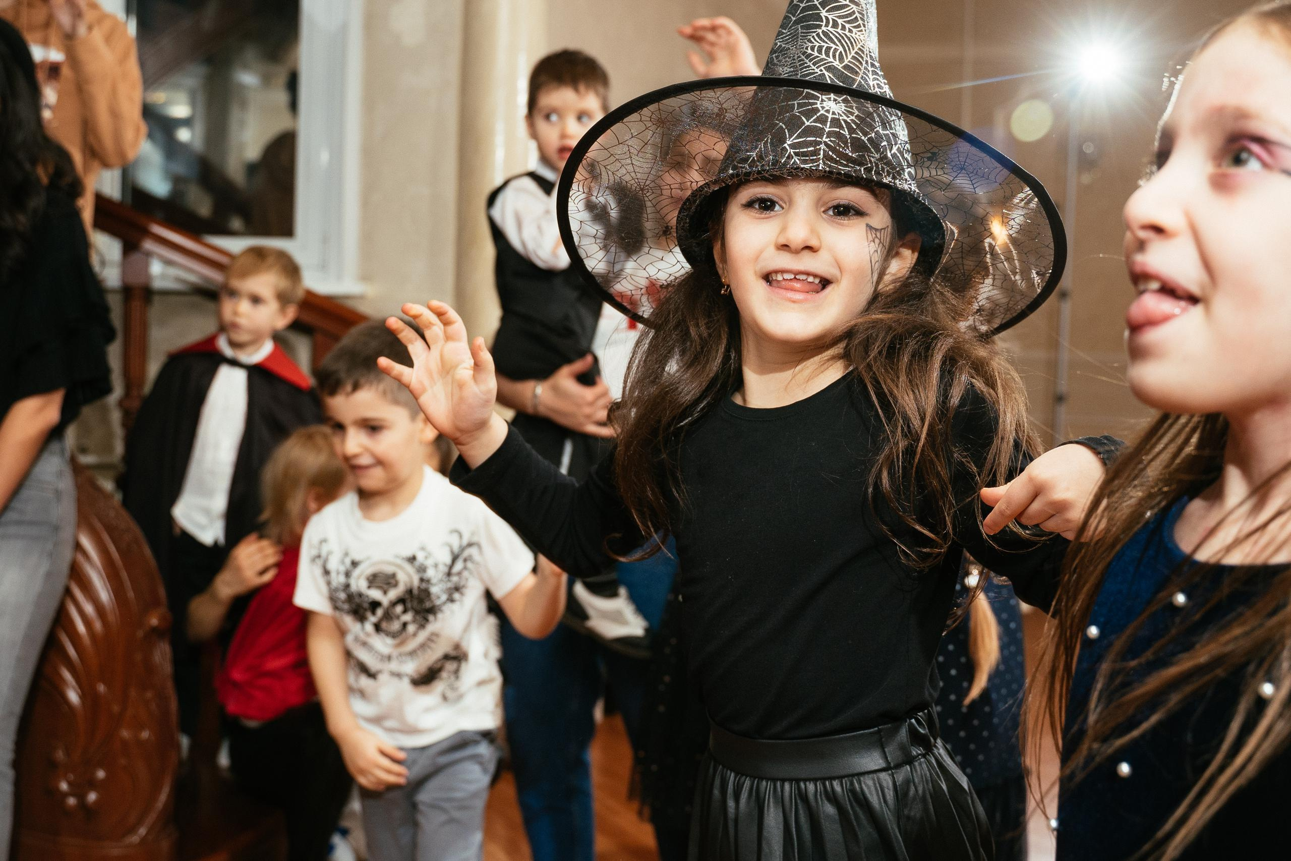 Хэллоуин и нащупай-шоу. Выпускные альбомы для детского сада и школы в Красноярске Мария Русяев