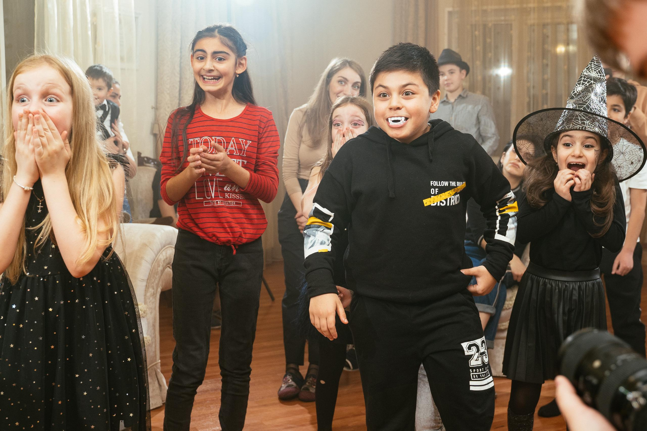 Хэллоуин и нащупай-шоу. Выпускные альбомы для детского сада и школы в Красноярске Мария Русяев